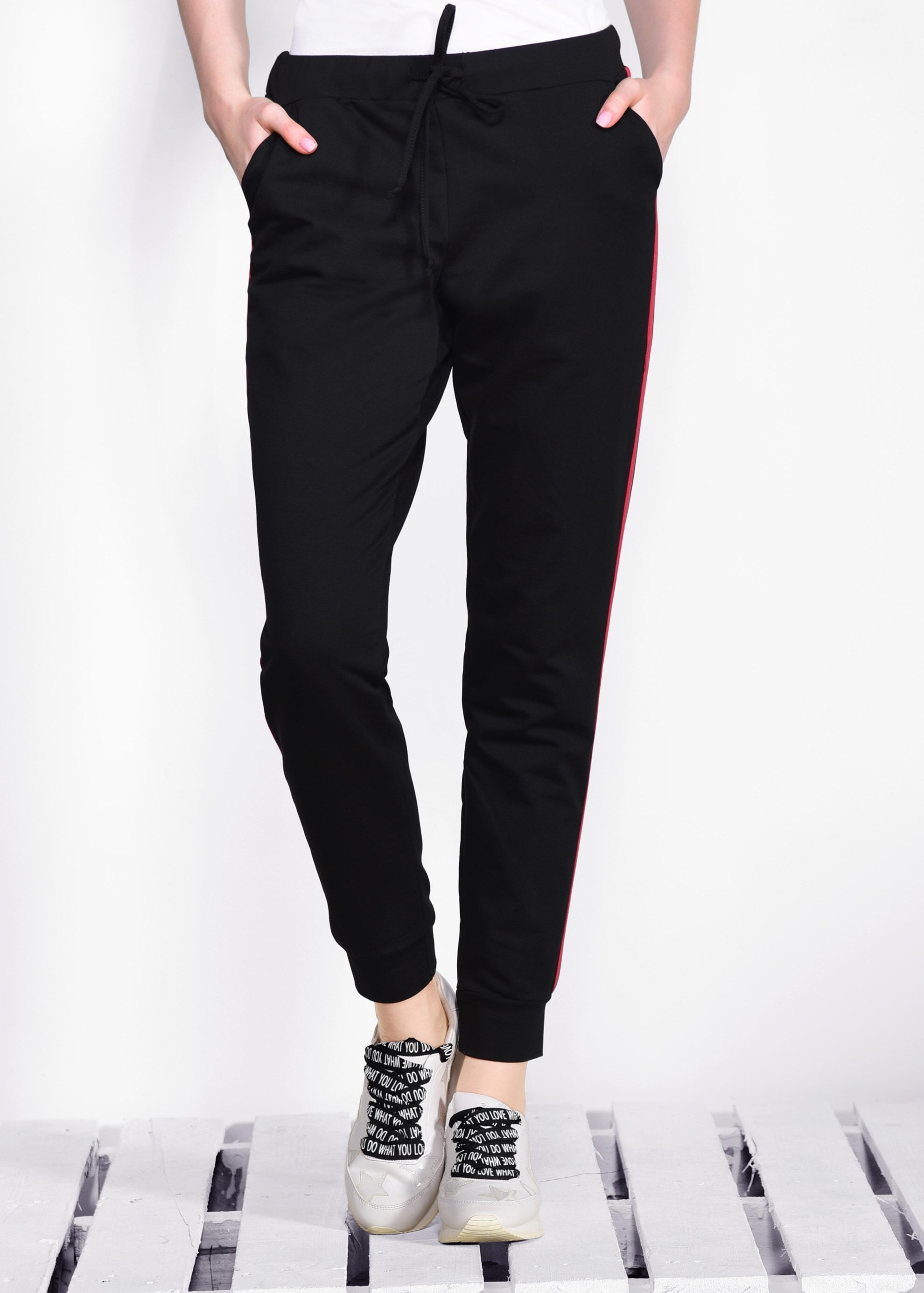 Tesettür giyim SİYAH YANLARI ŞERİTLİ BELİ BAĞCIKLI EŞOFMAN ALTI 7353