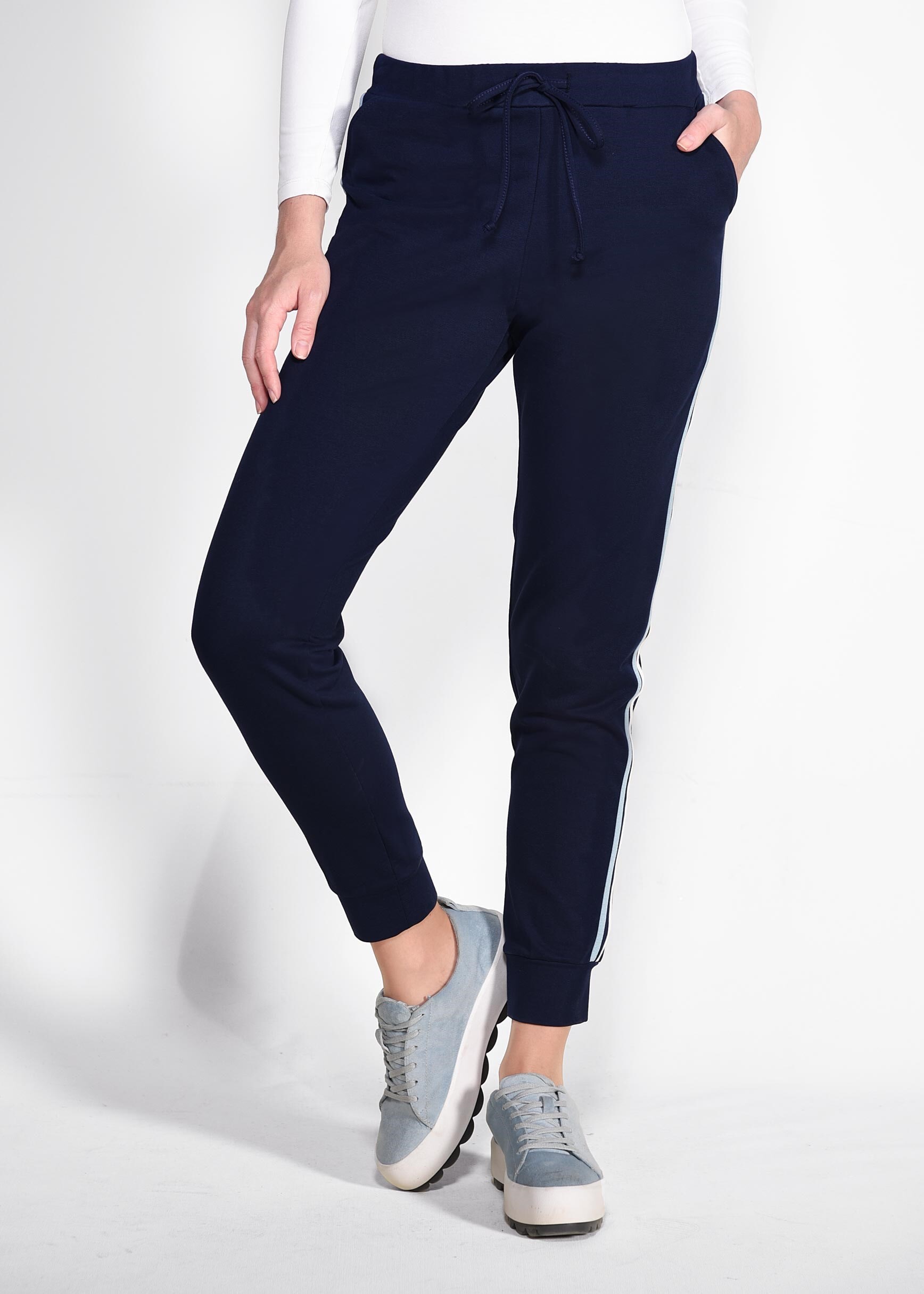 Tesettür giyim LACİVERT YANLARI ŞERİTLİ BELİ BAĞCIKLI EŞOFMAN ALTI 7353