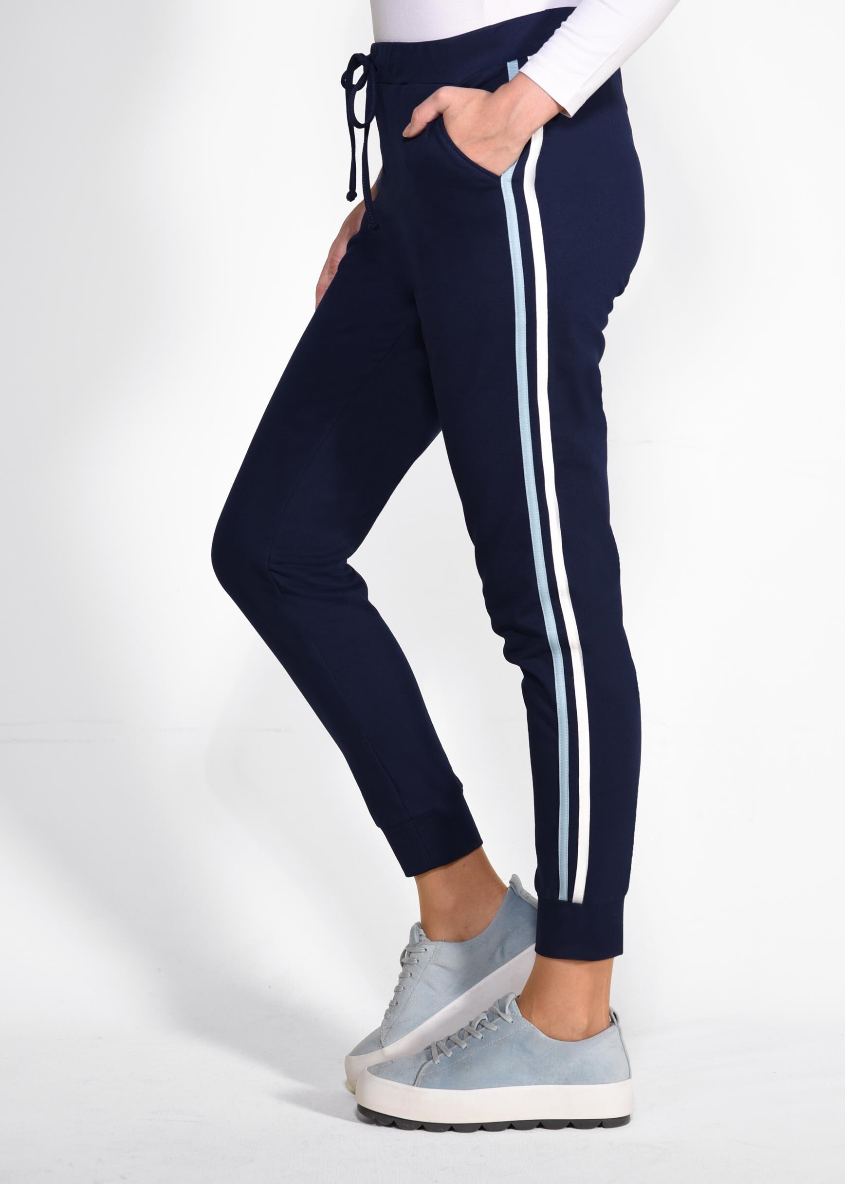 Tesettür giyim LACİVERT YANLARI ŞERİTLİ BELİ BAĞCIKLI EŞOFMAN ALTI 7353