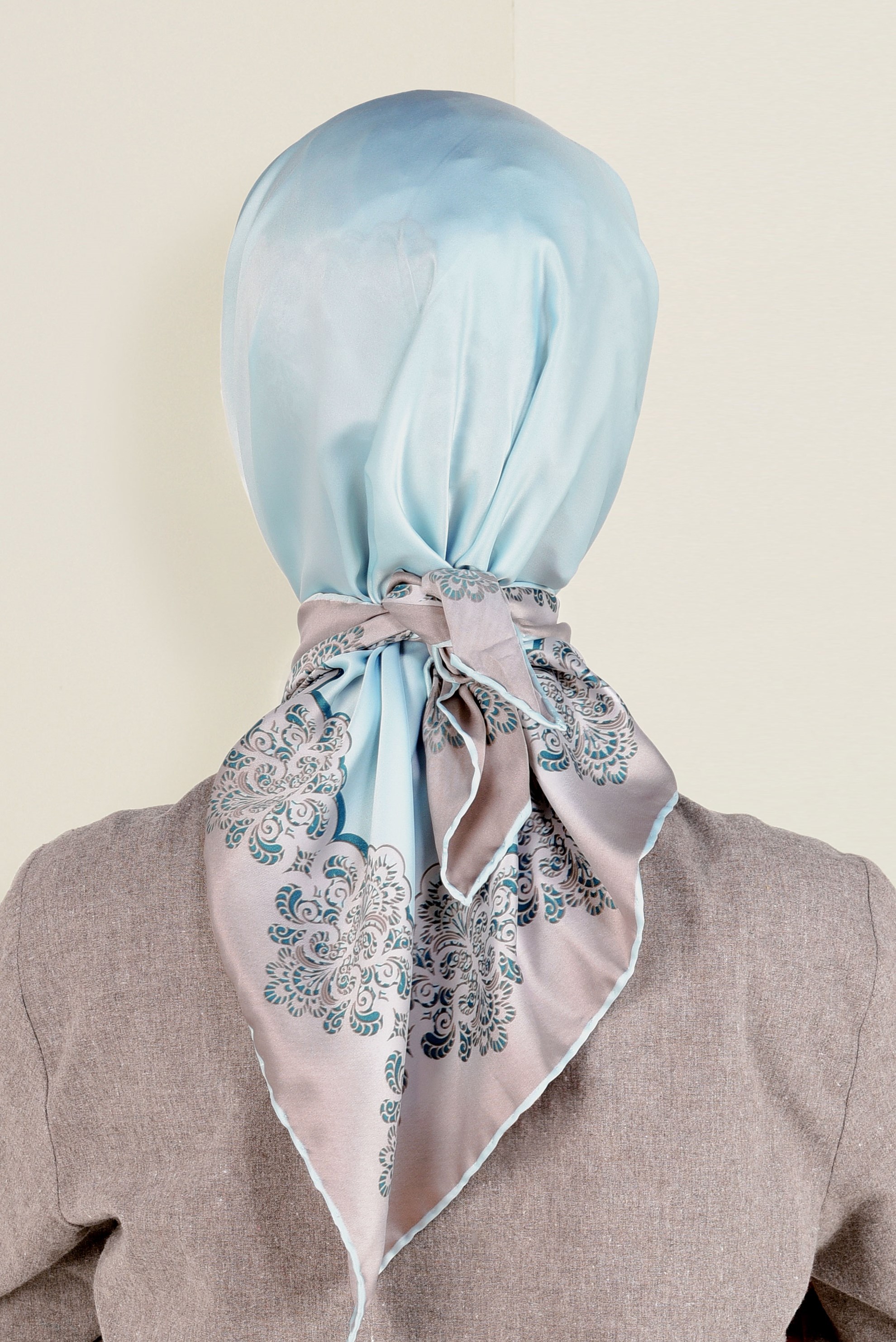 Tesettür giyim MAVİ 4470-1 ALVİNA DESENLİ EŞARP