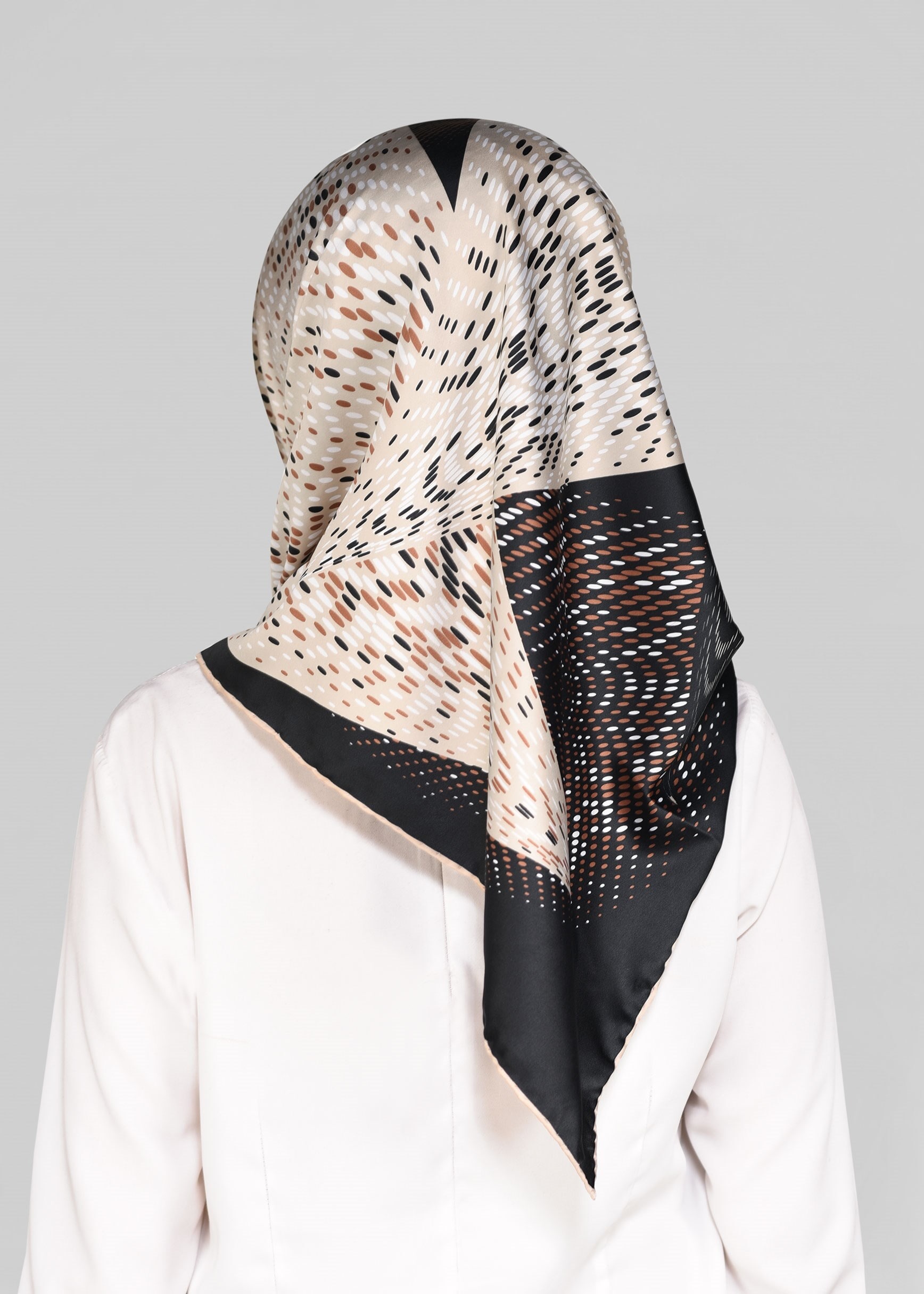 Tesettür giyim SİYAH 5548-1 ALVİNA DESENLİ EŞARP