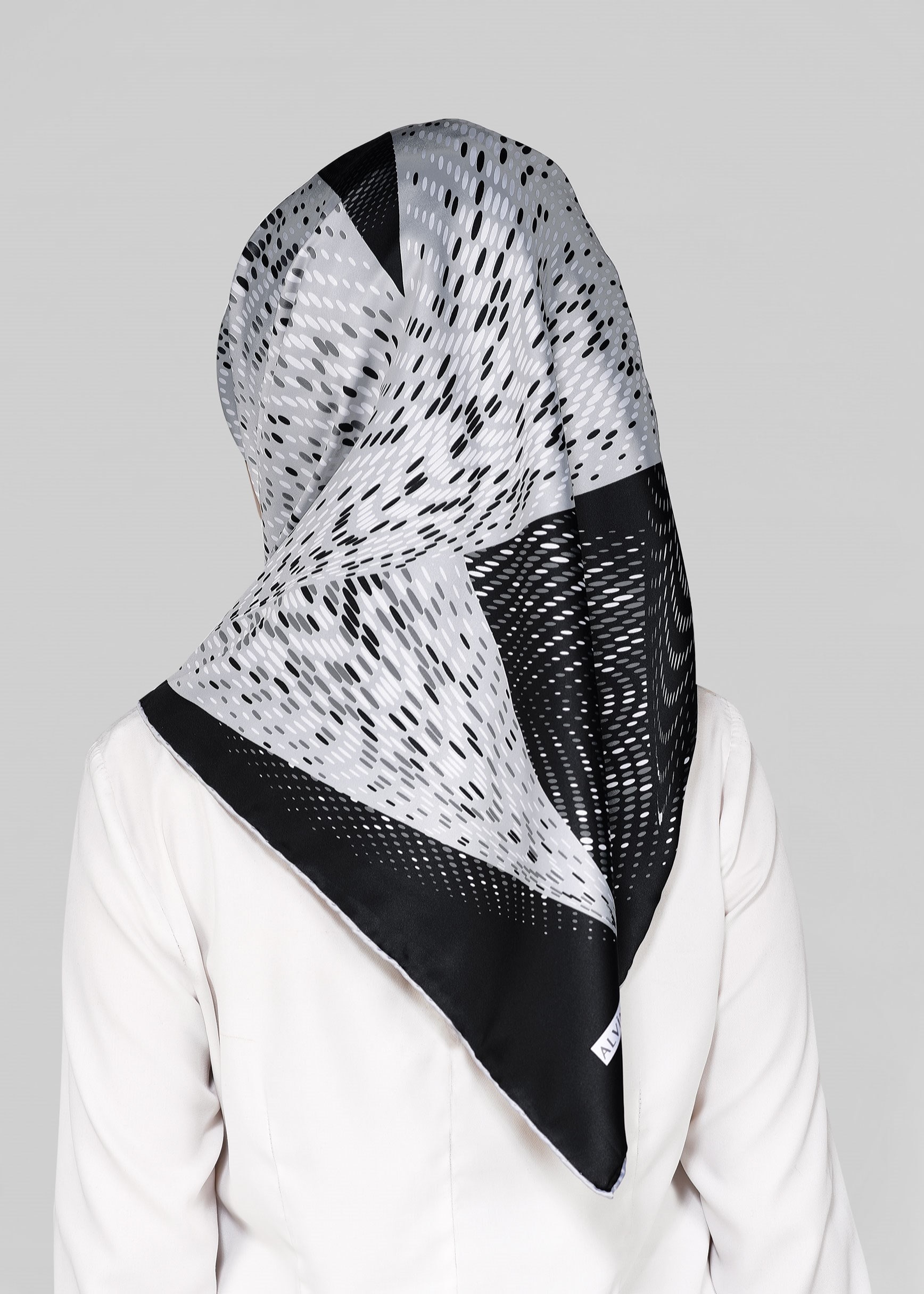 Tesettür giyim SİYAH 5548-1 ALVİNA DESENLİ EŞARP