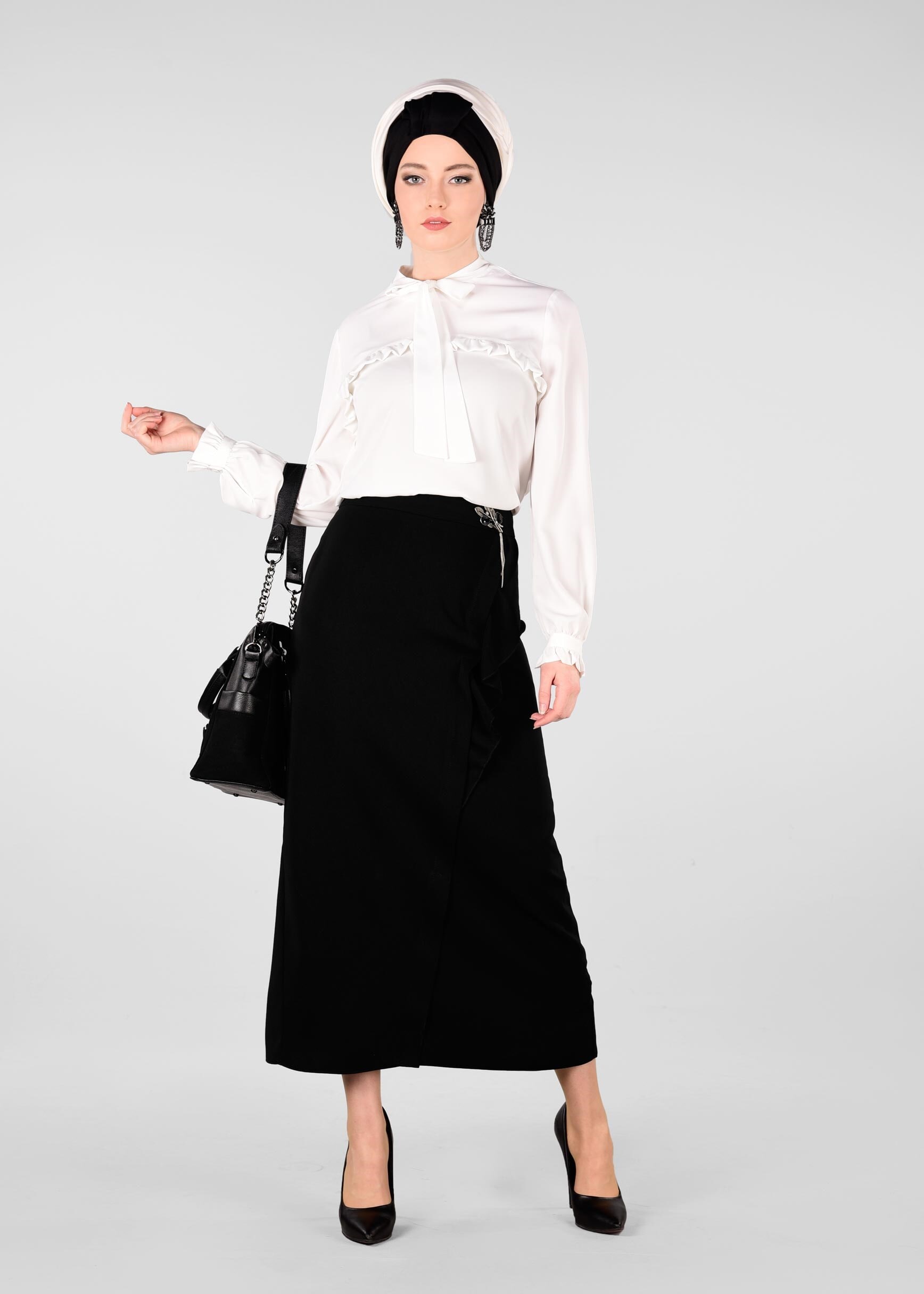 Tesettür giyim SİYAH ÖN KISMI FIRFIRLI ETEK 6161