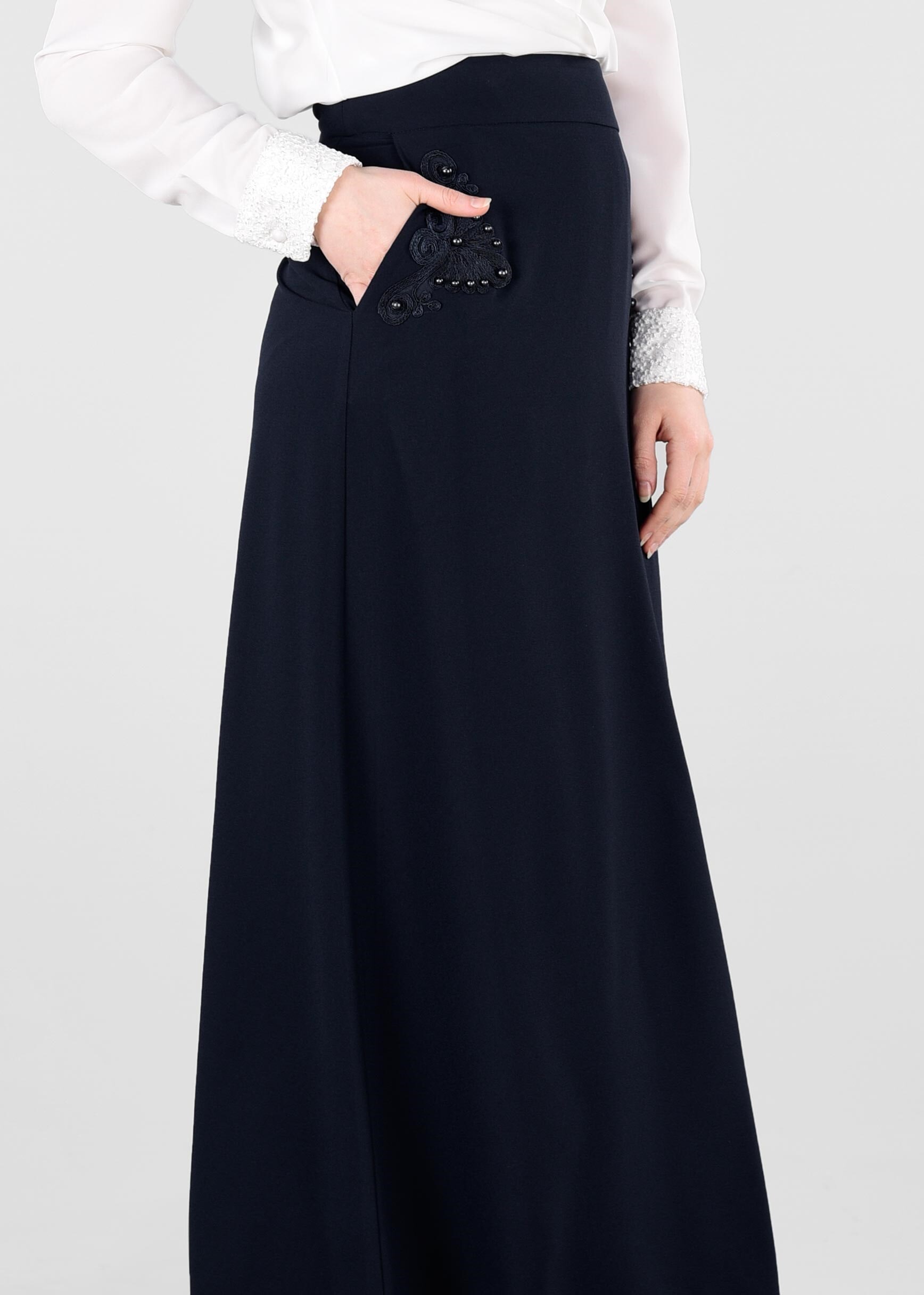 Tesettür giyim LACİVERT NAKIŞ DETAYLI ETEK 6176