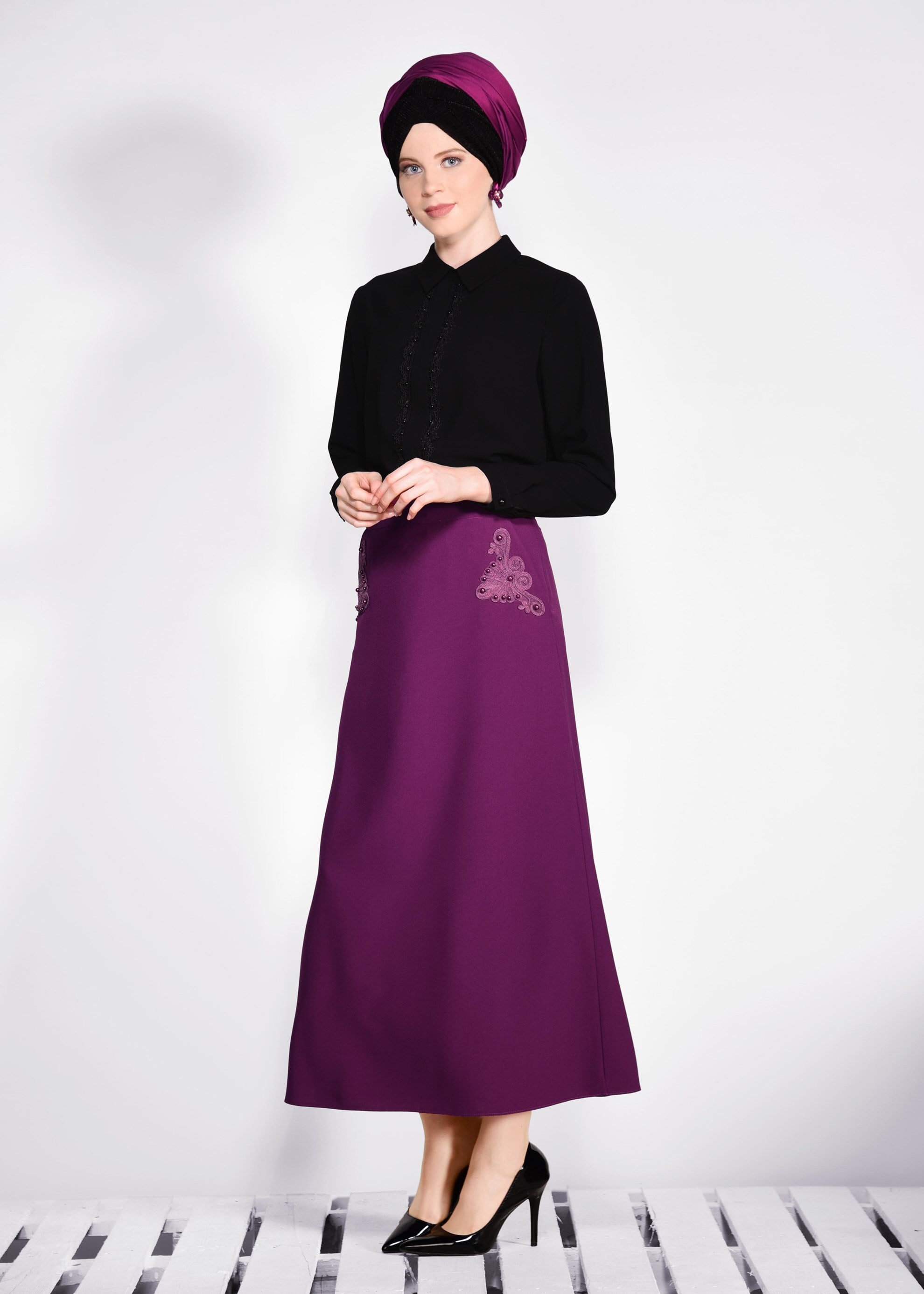 Tesettür giyim MOR NAKIŞ DETAYLI ETEK 6176