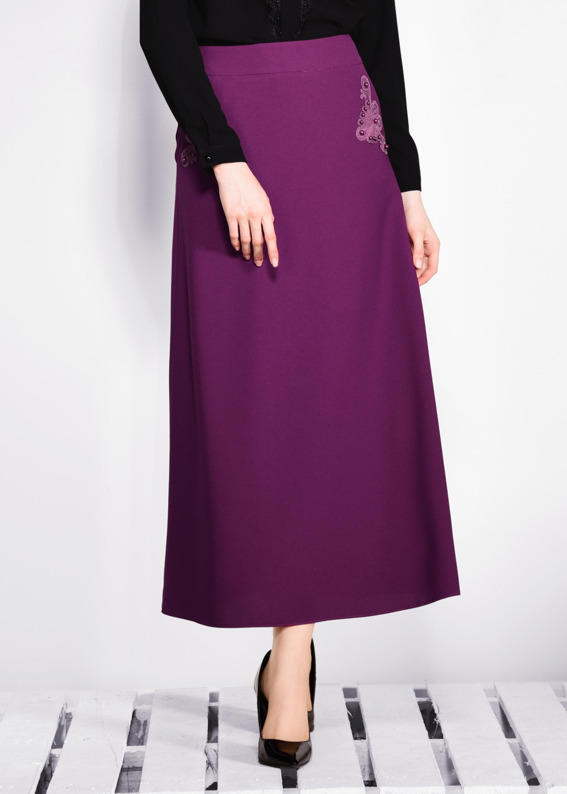 Tesettür giyim MOR NAKIŞ DETAYLI ETEK 6176