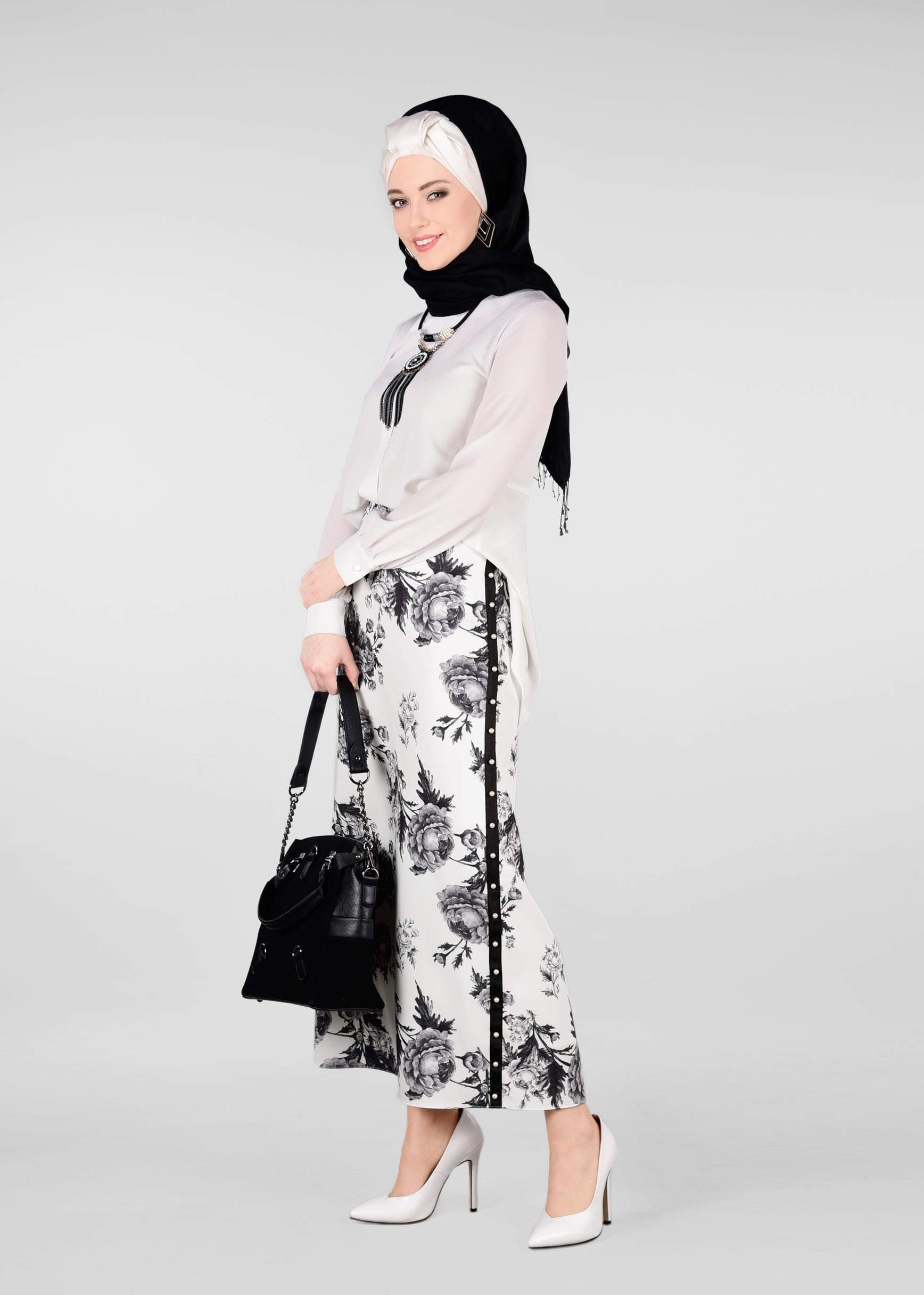 Tesettür giyim GRİ ÇİÇEK DESENLİ İNCİLİ ETEK 6180