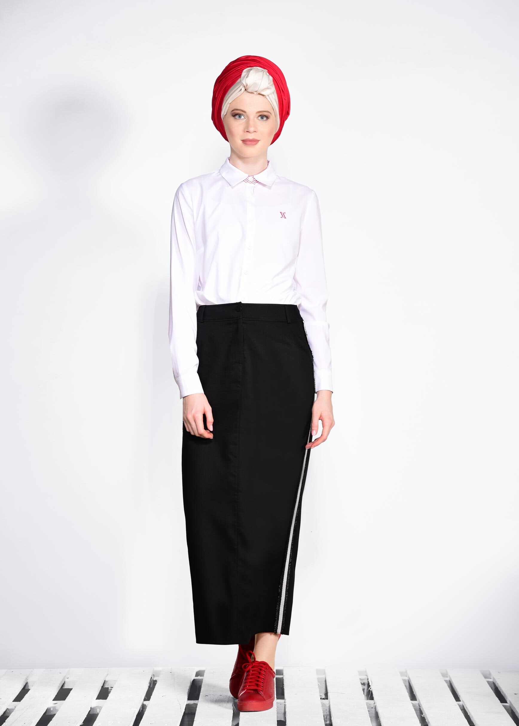 Tesettür giyim SİYAH YANLARI SİM ŞERİTLİ ETEK 6199