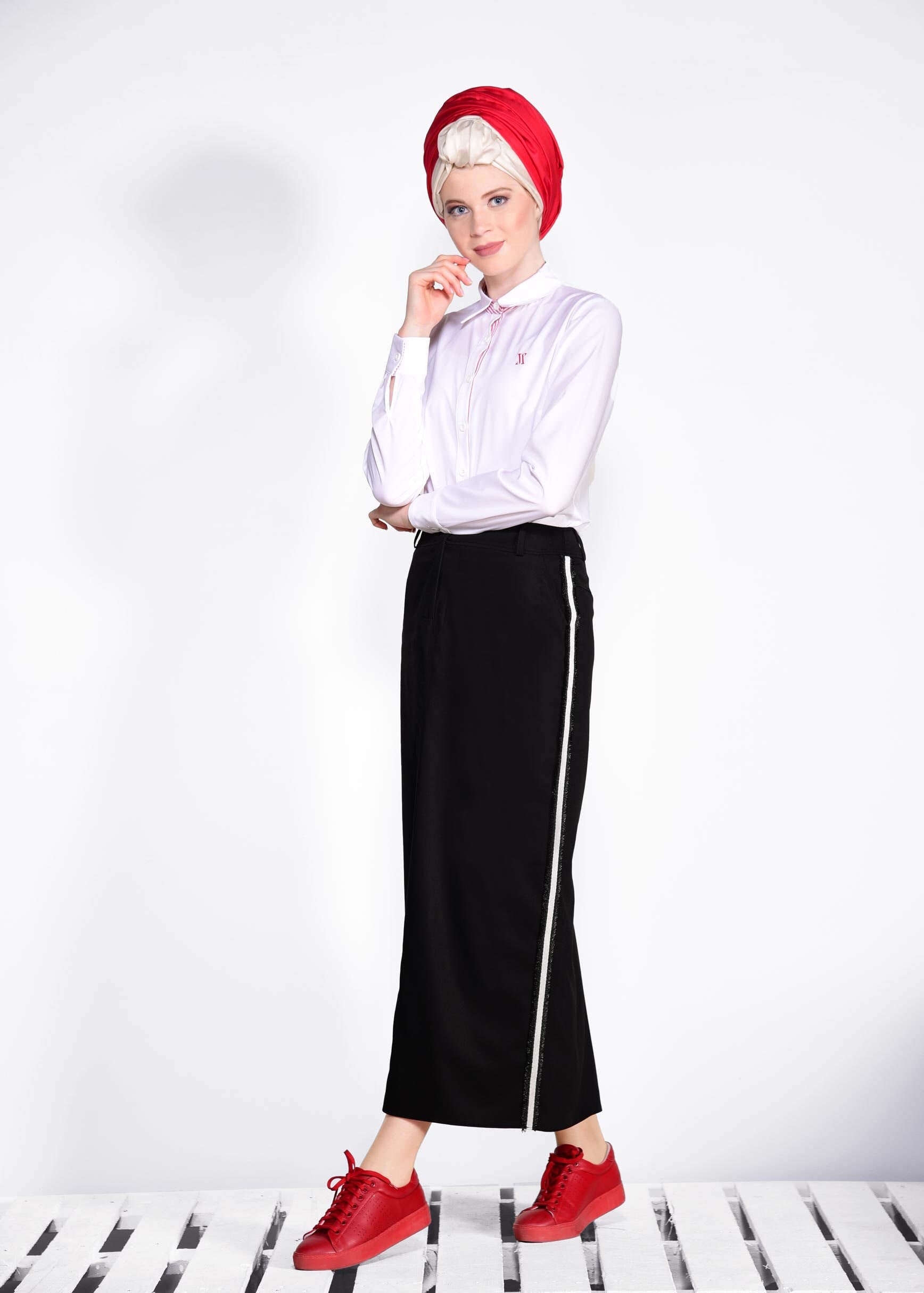 Tesettür giyim SİYAH YANLARI SİM ŞERİTLİ ETEK 6199