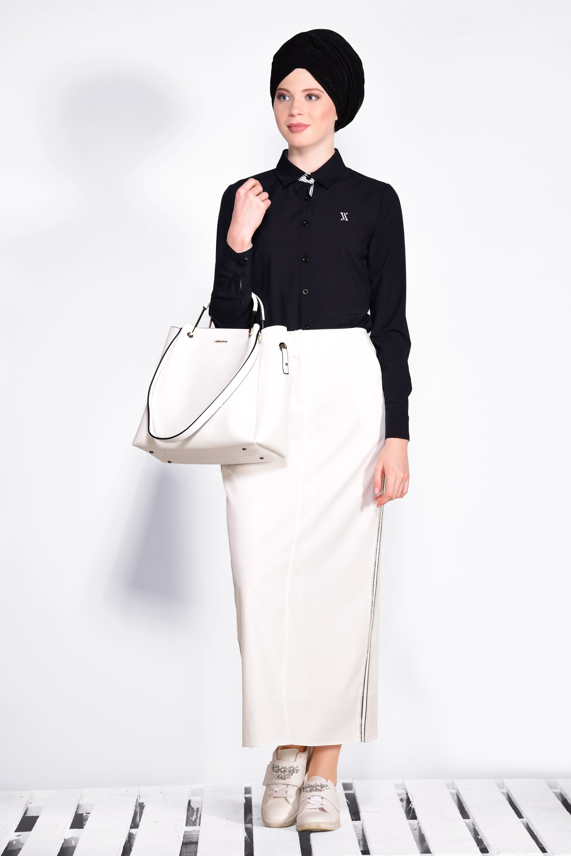 Tesettür giyim BEYAZ YANLARI SİM ŞERİTLİ ETEK 6199