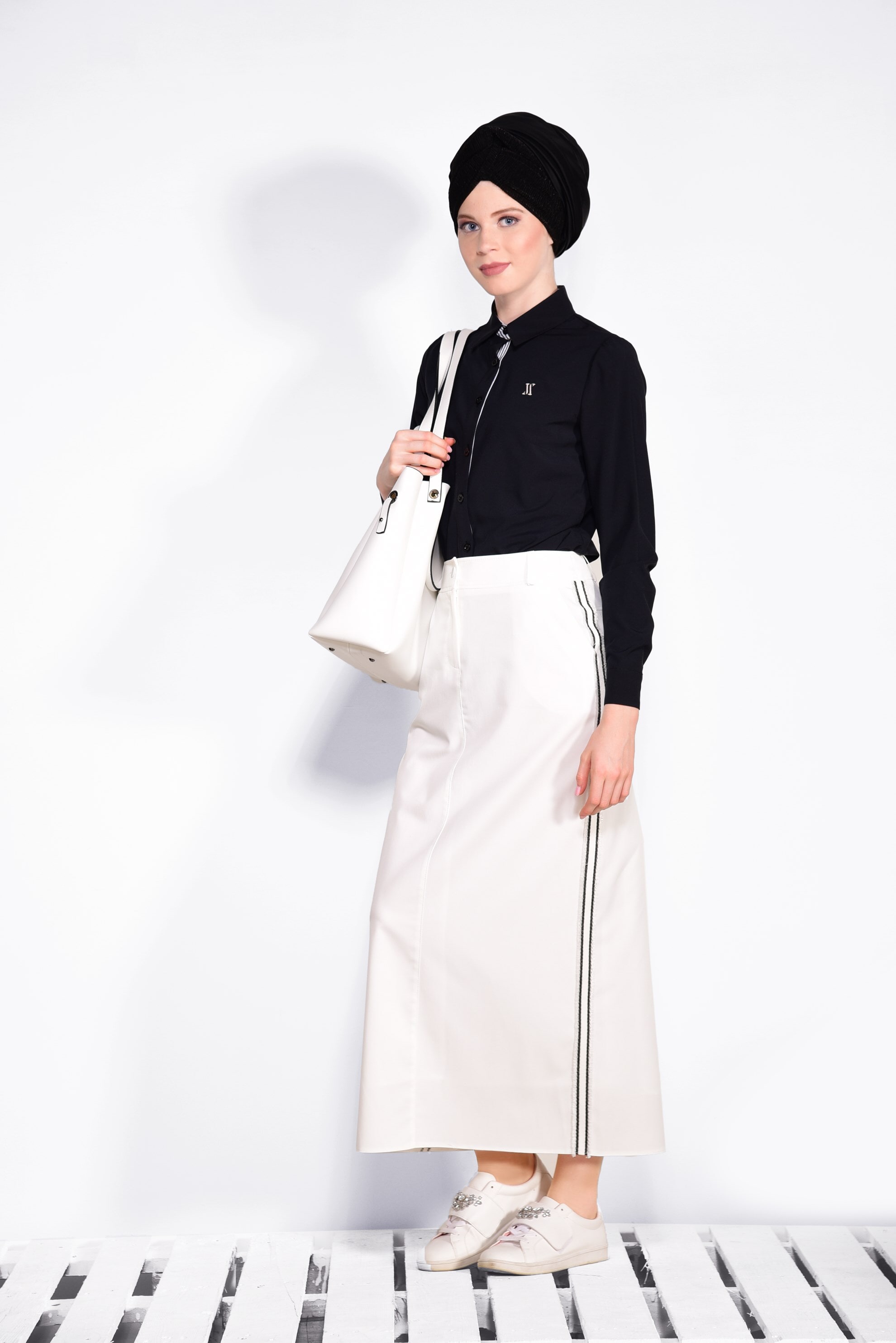 Tesettür giyim BEYAZ YANLARI SİM ŞERİTLİ ETEK 6199