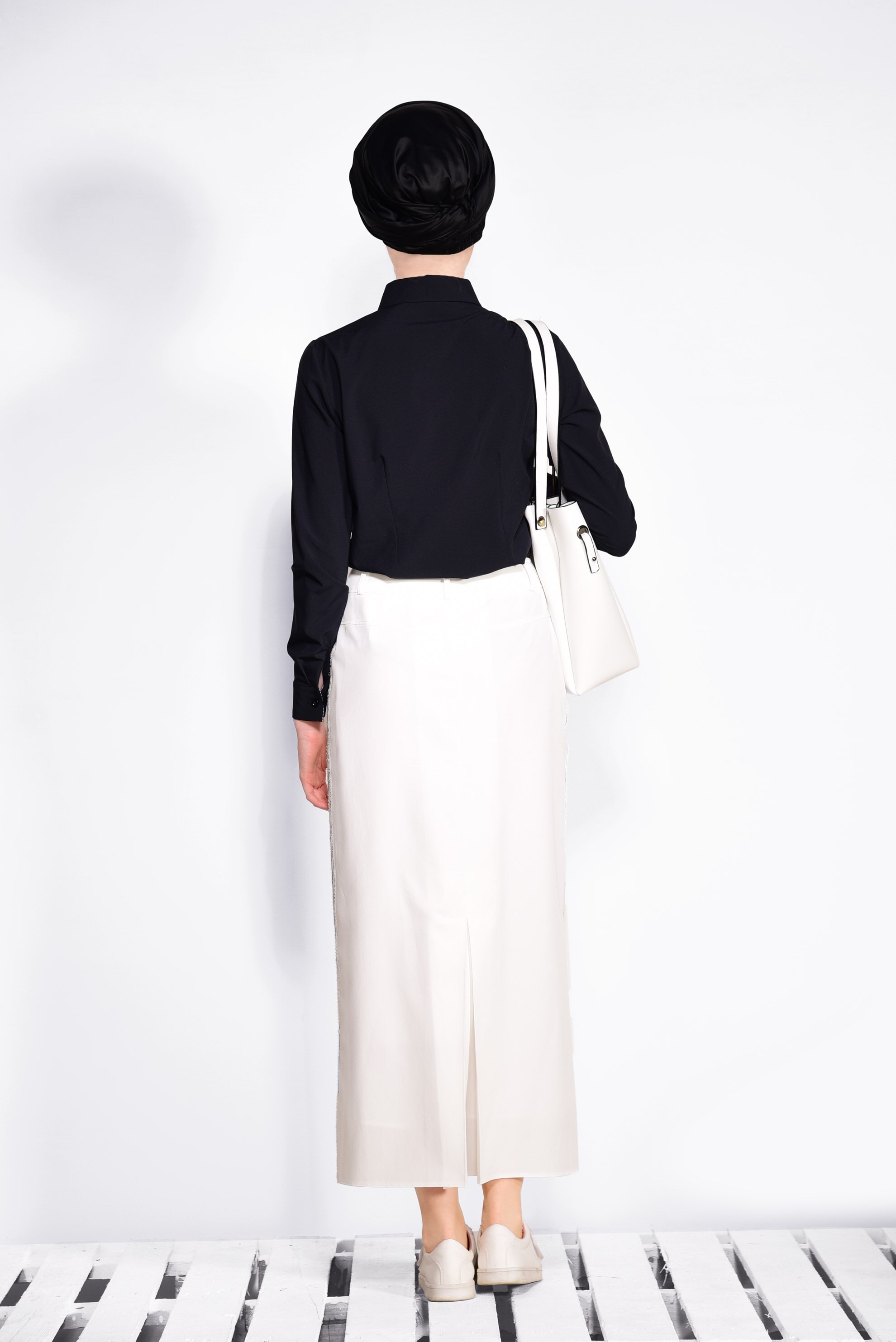 Tesettür giyim BEYAZ YANLARI SİM ŞERİTLİ ETEK 6199