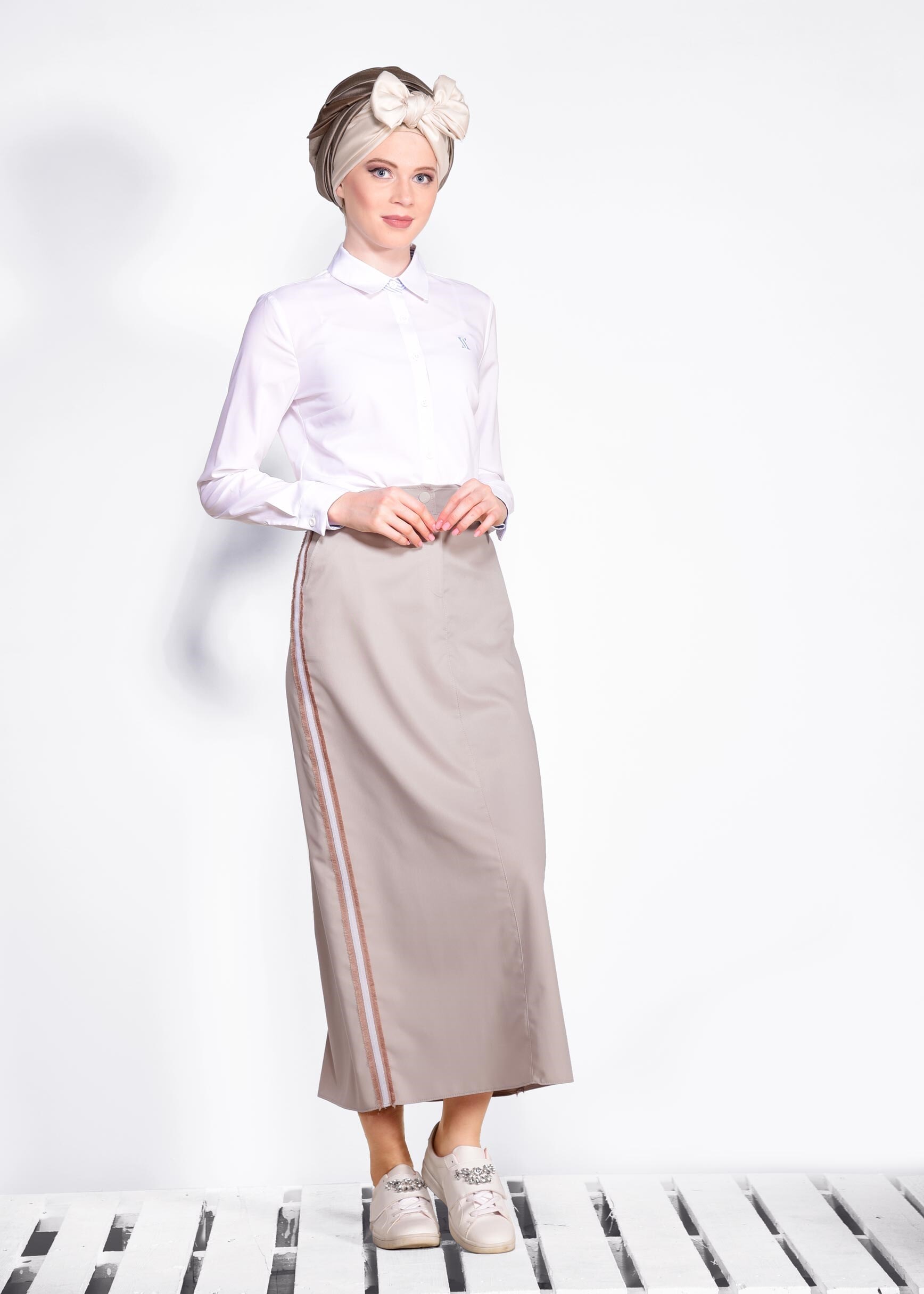 Tesettür giyim BEJ YANLARI SİM ŞERİTLİ ETEK 6199