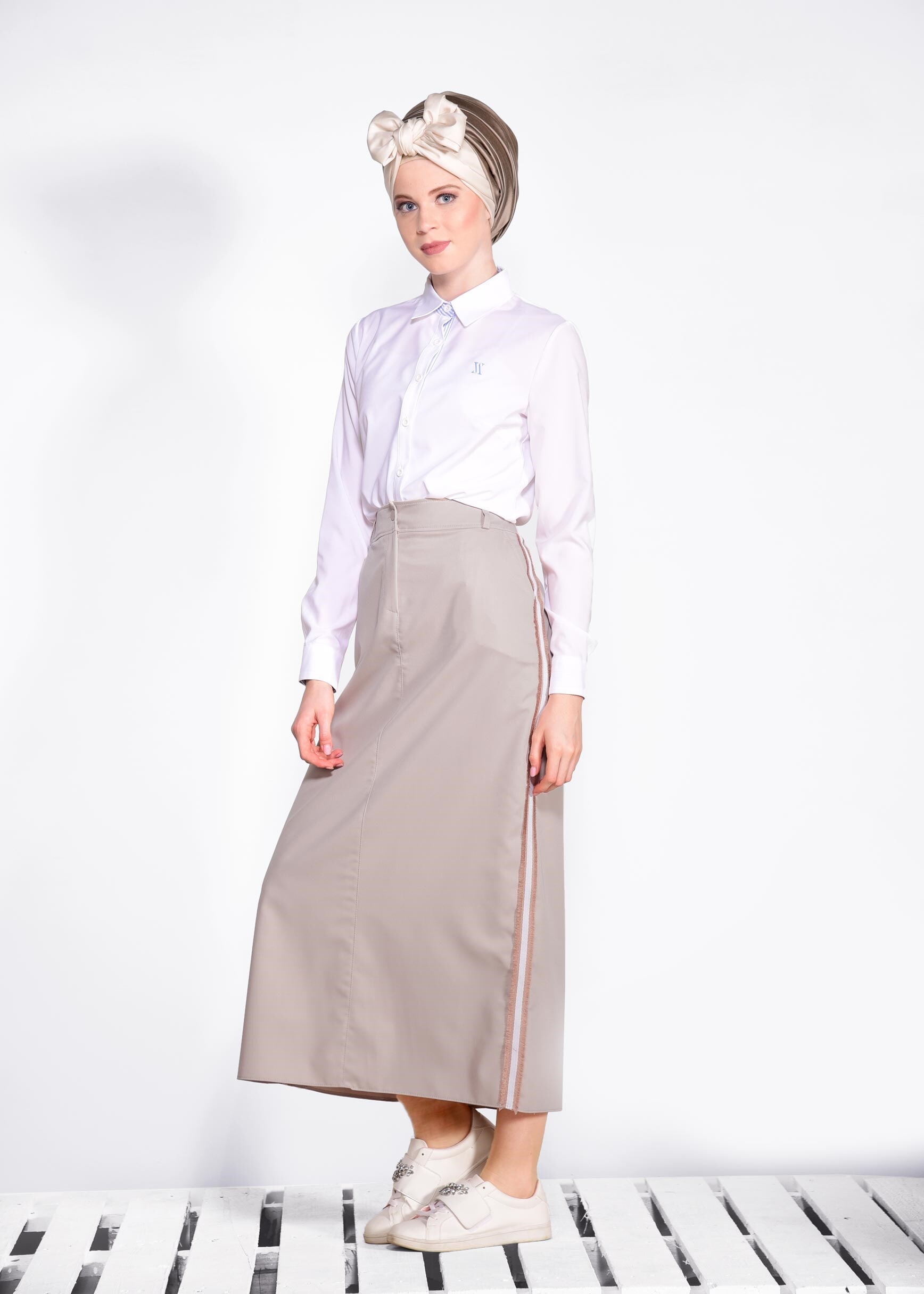 Tesettür giyim BEJ YANLARI SİM ŞERİTLİ ETEK 6199