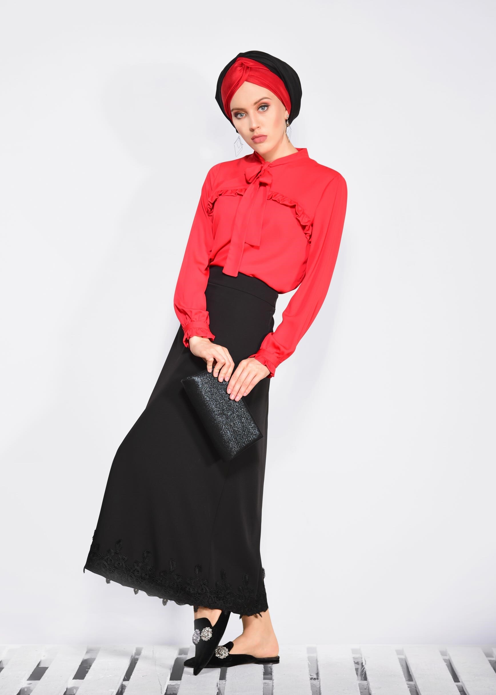 Tesettür giyim SİYAH ETEK UCU DANTELLİ ETEK 6201