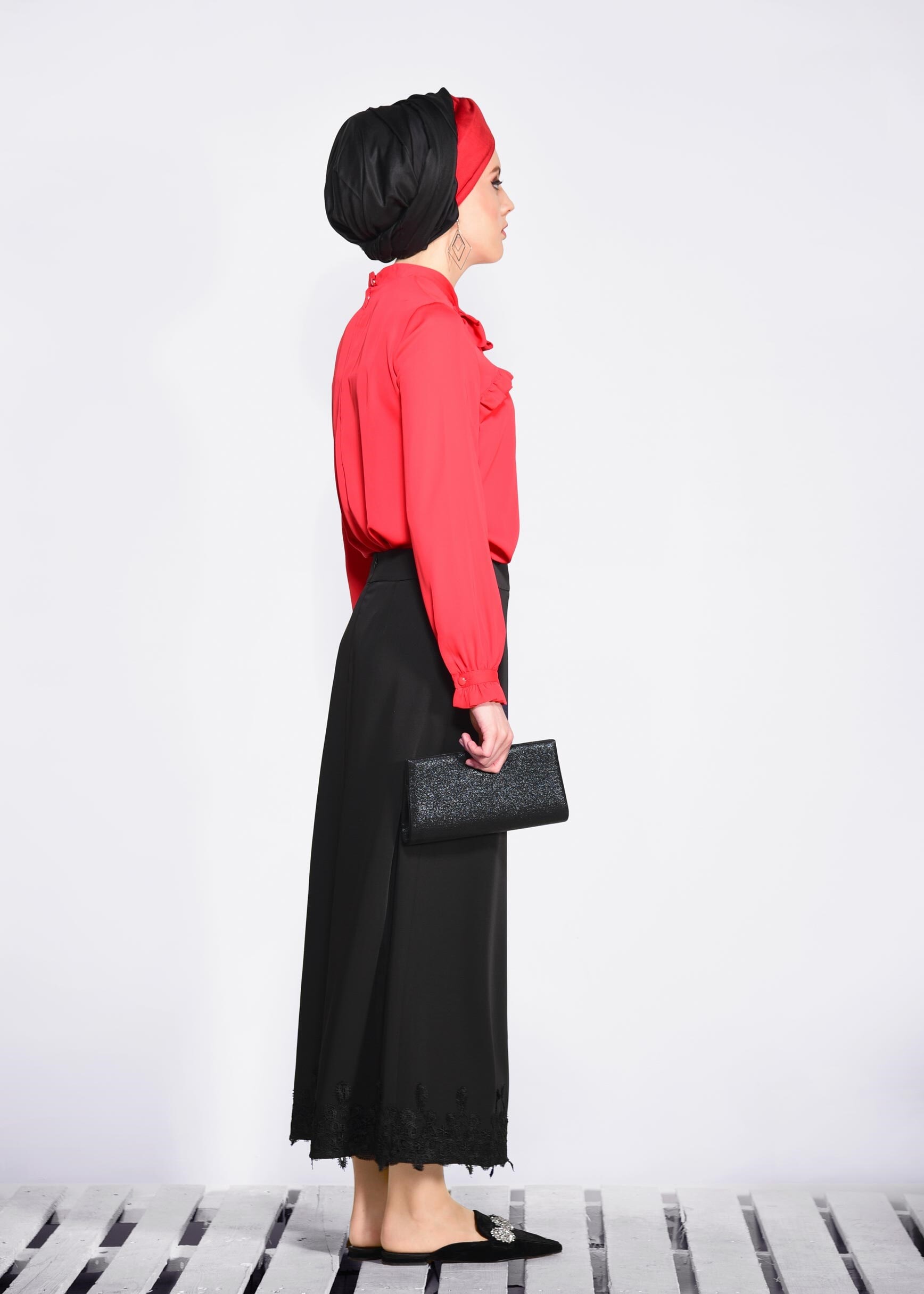 Tesettür giyim SİYAH ETEK UCU DANTELLİ ETEK 6201