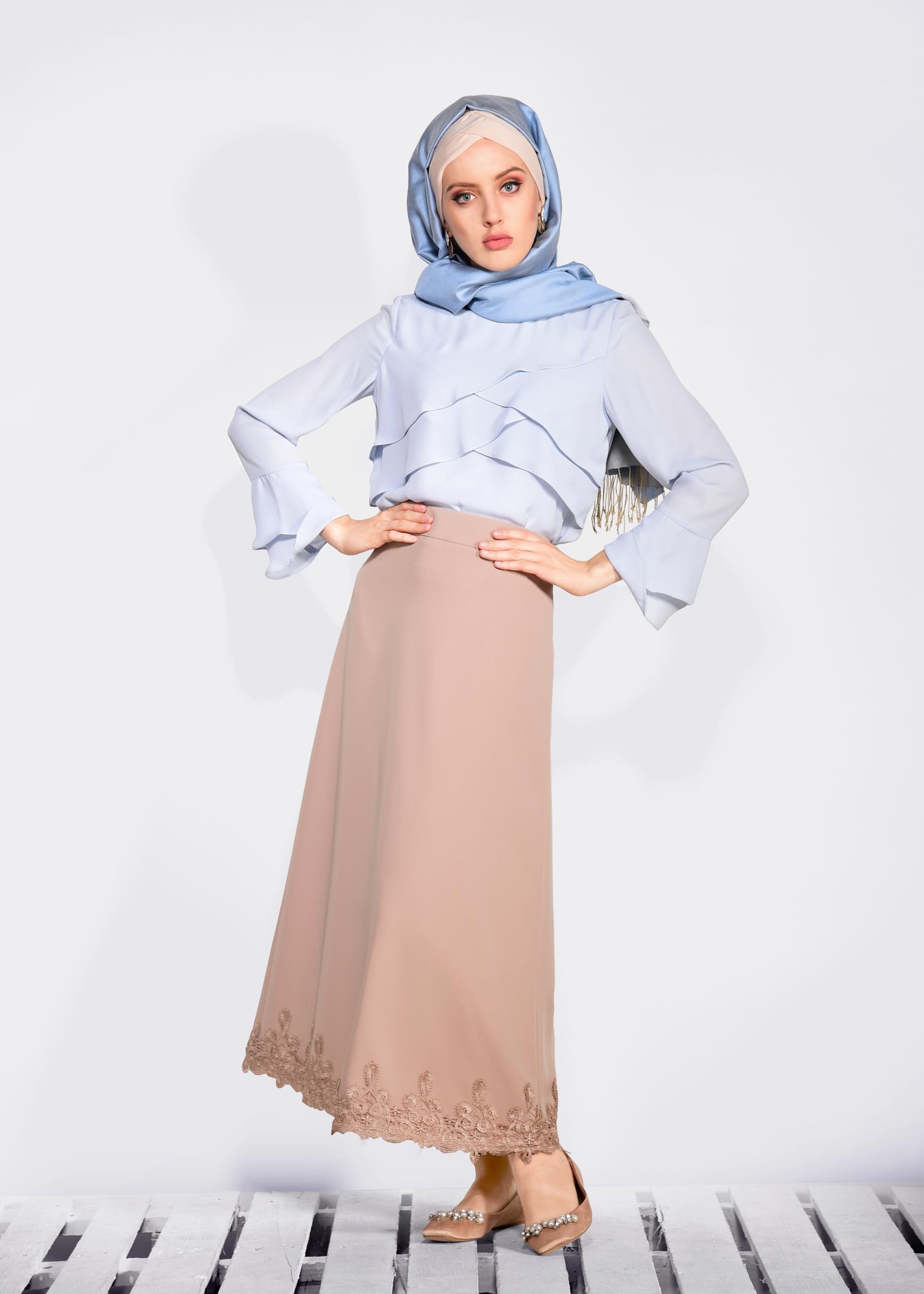 Tesettür giyim BEJ ETEK UCU DANTELLİ ETEK 6201