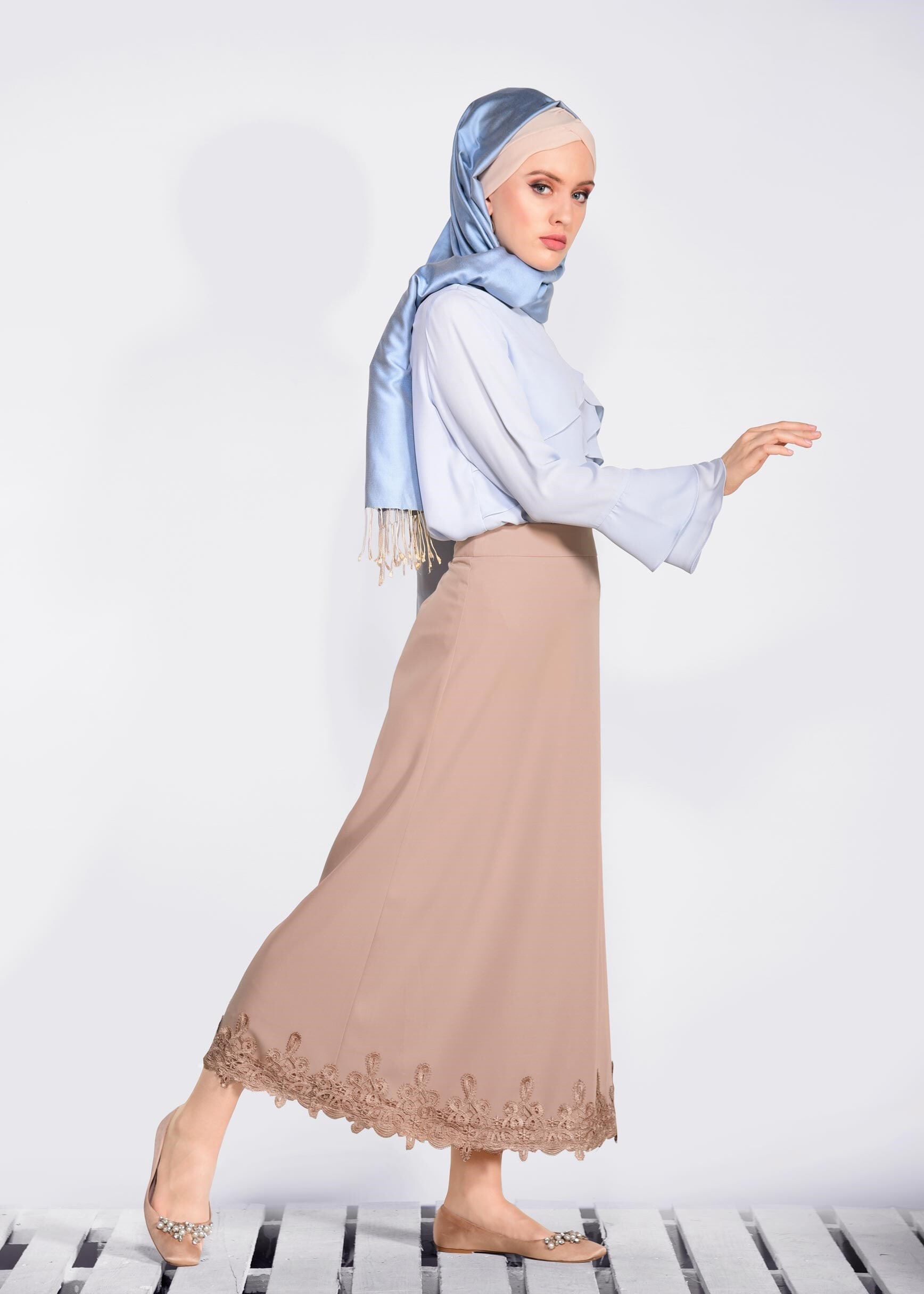 Tesettür giyim BEJ ETEK UCU DANTELLİ ETEK 6201