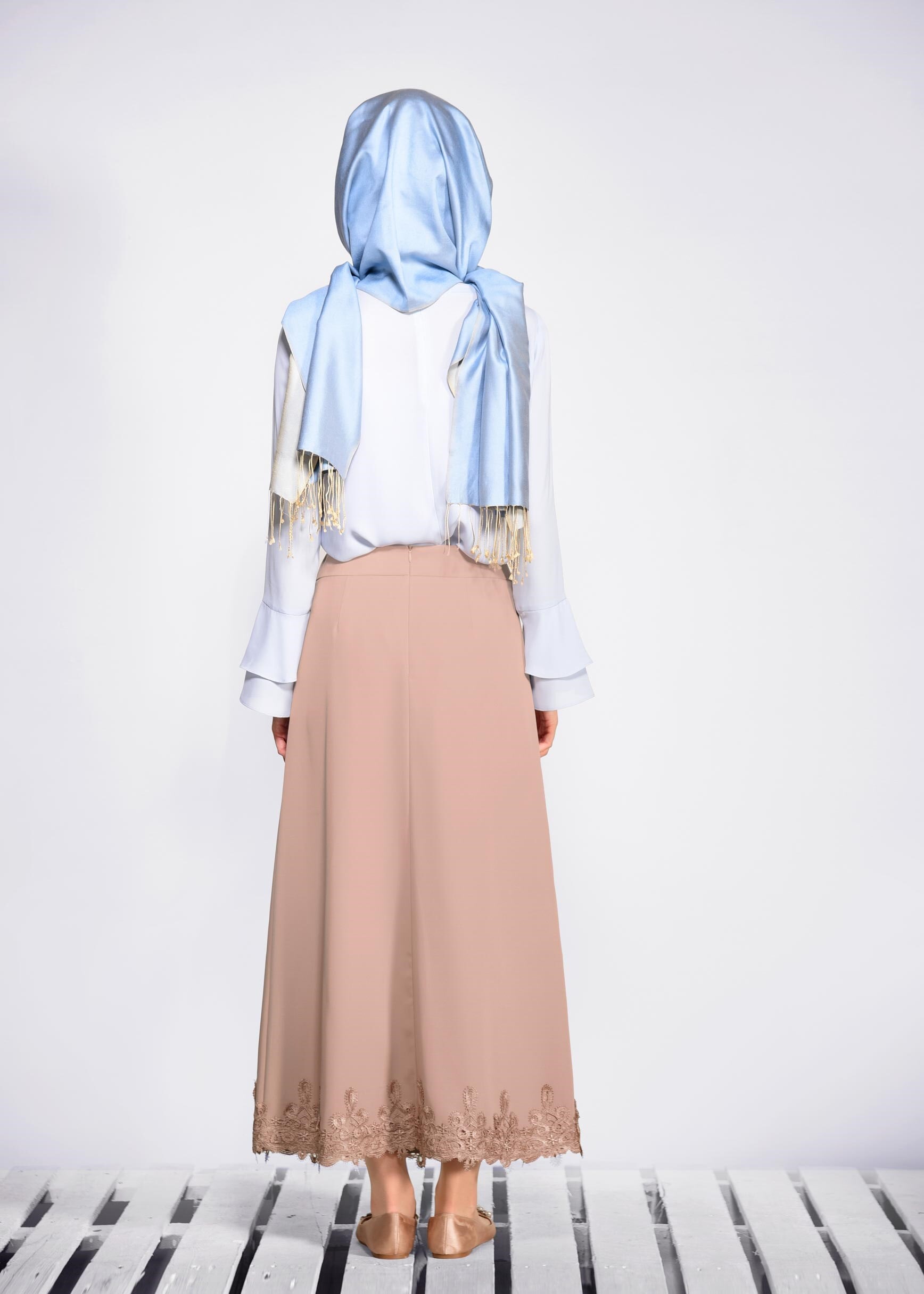 Tesettür giyim BEJ ETEK UCU DANTELLİ ETEK 6201