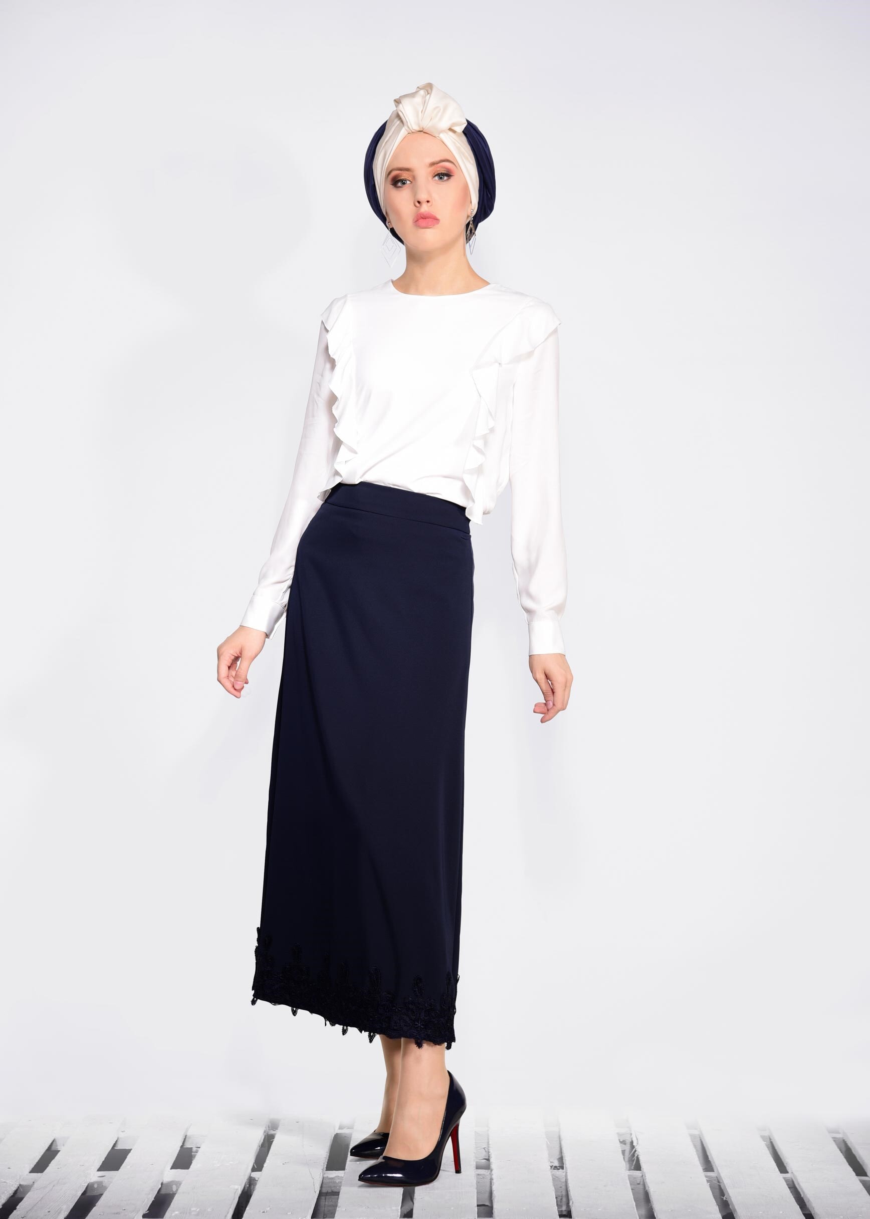 Tesettür giyim LACİVERT ETEK UCU DANTELLİ ETEK 6201