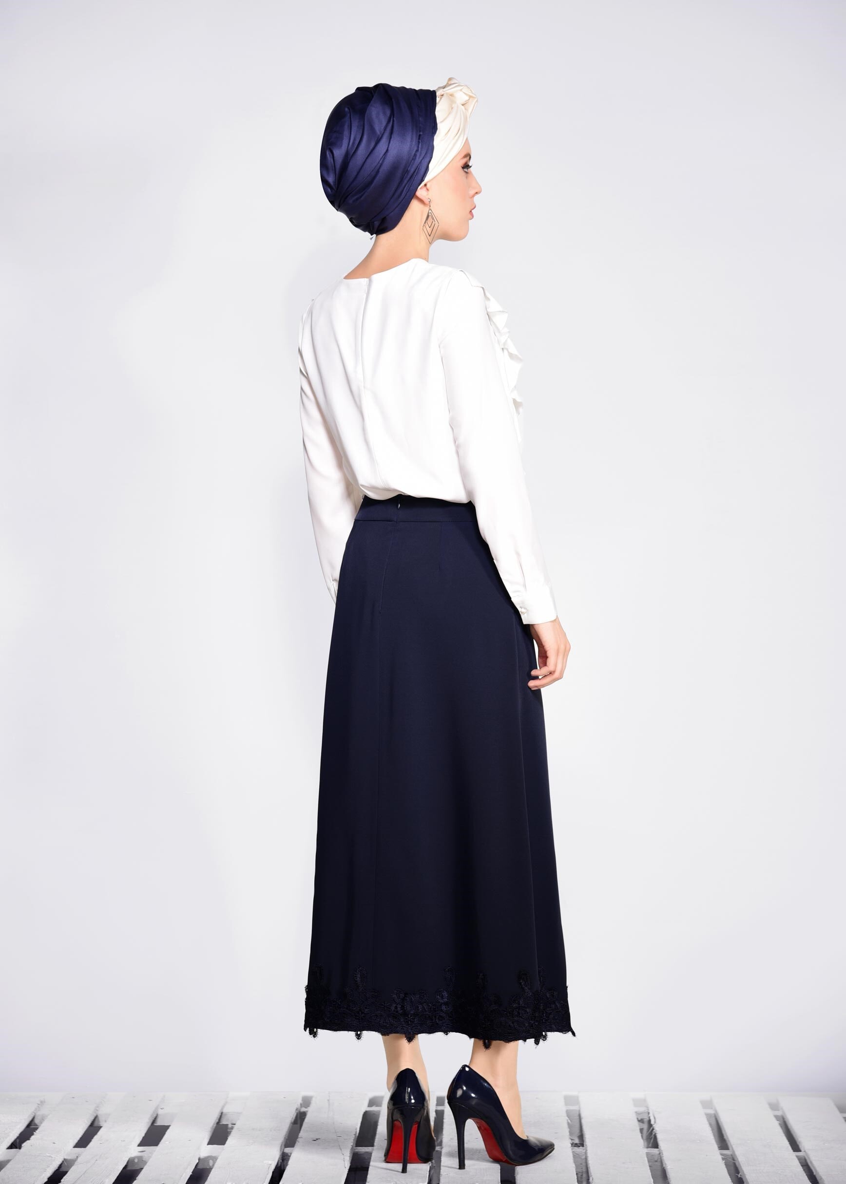 Tesettür giyim LACİVERT ETEK UCU DANTELLİ ETEK 6201