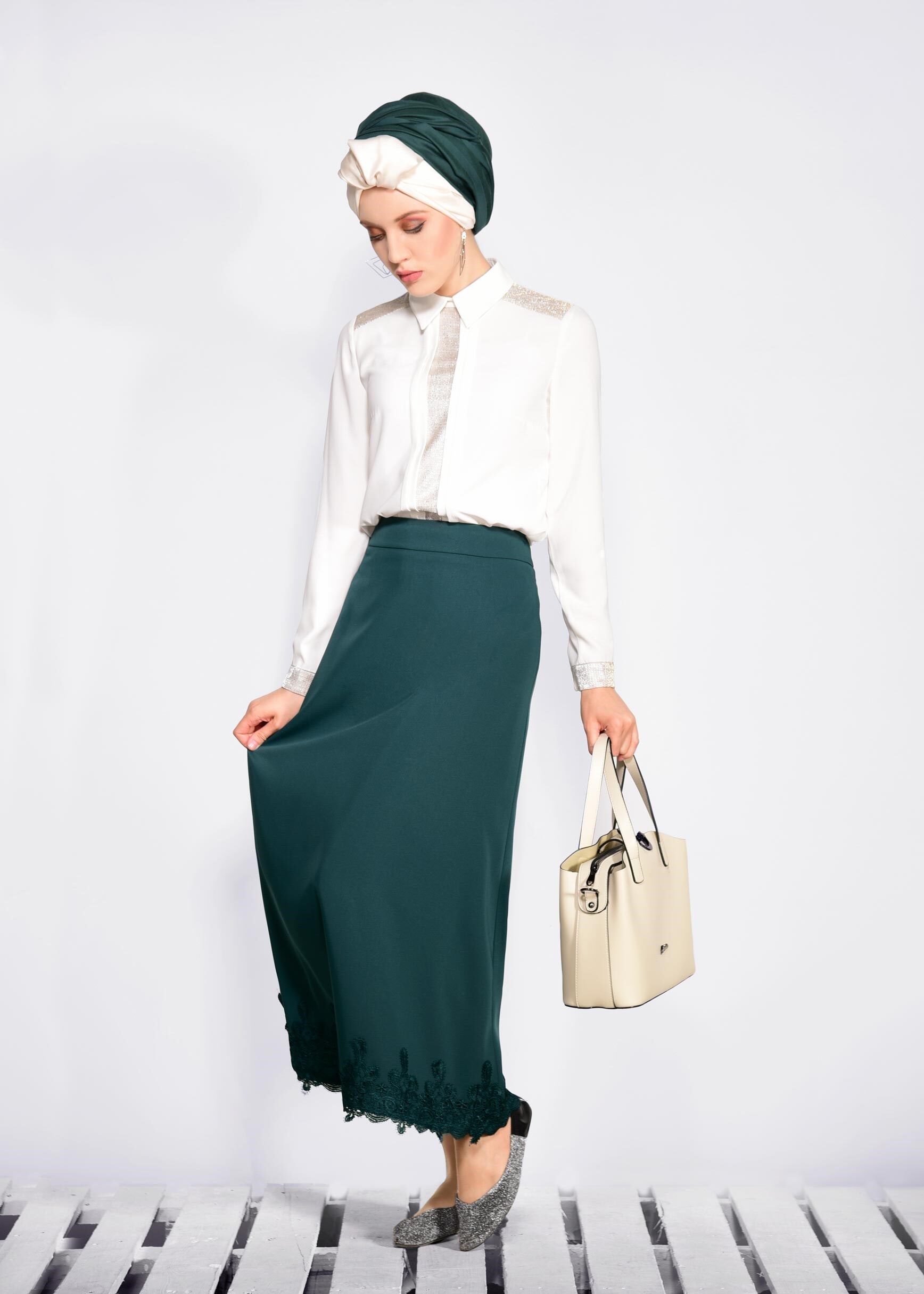 Tesettür giyim YEŞİL ETEK UCU DANTELLİ ETEK 6201