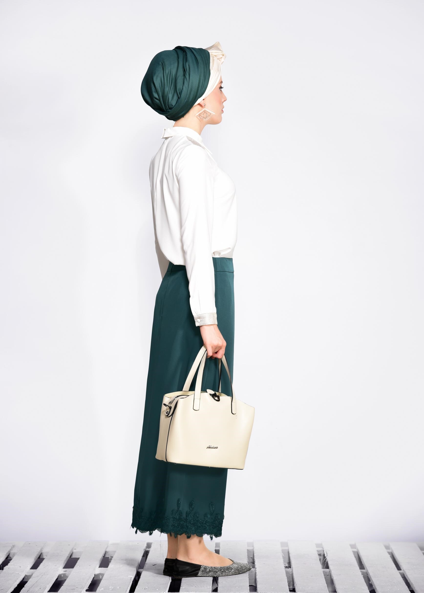 Tesettür giyim YEŞİL ETEK UCU DANTELLİ ETEK 6201