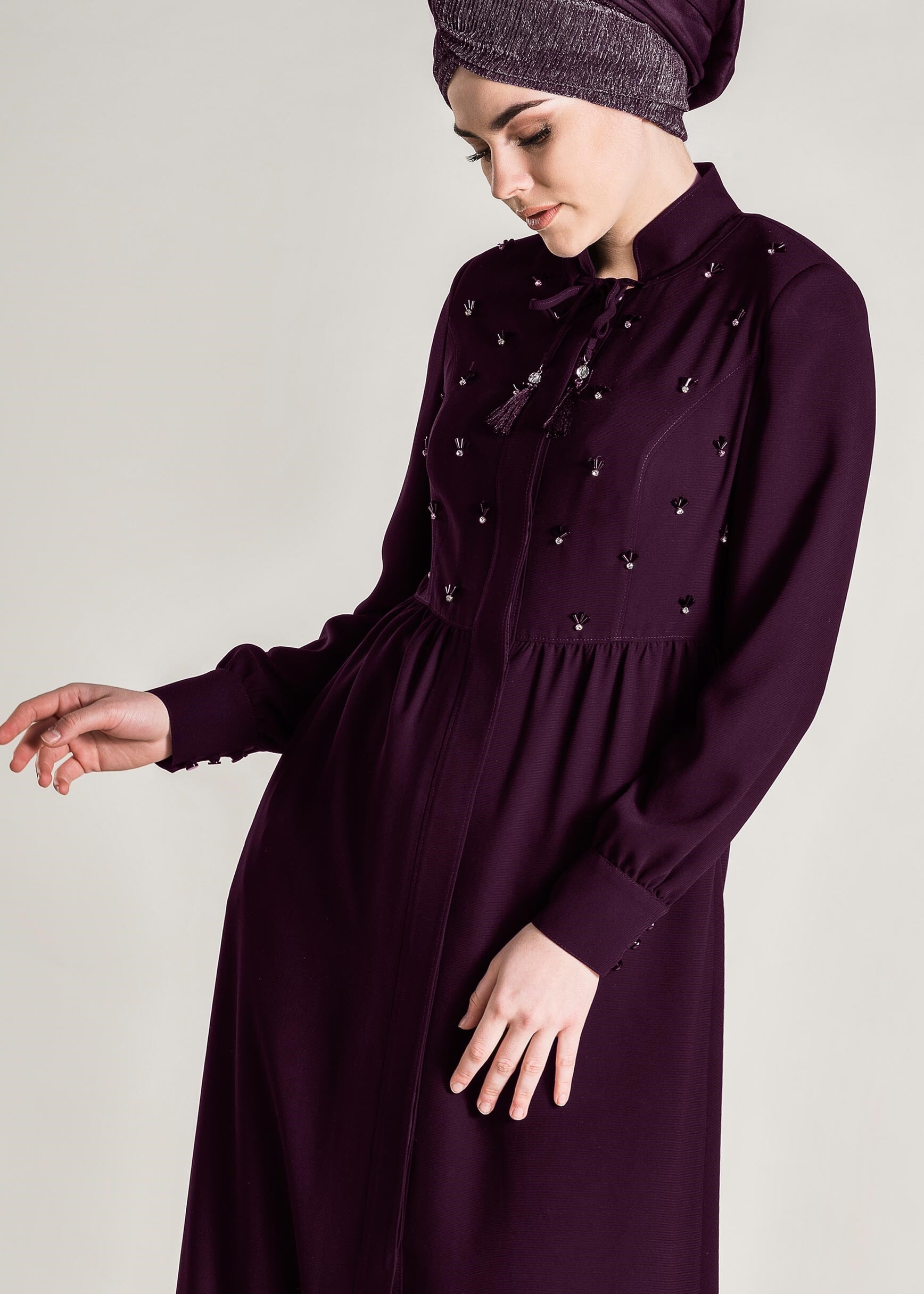 Tesettür giyim MÜRDÜM TAŞLI FERACE 8262 