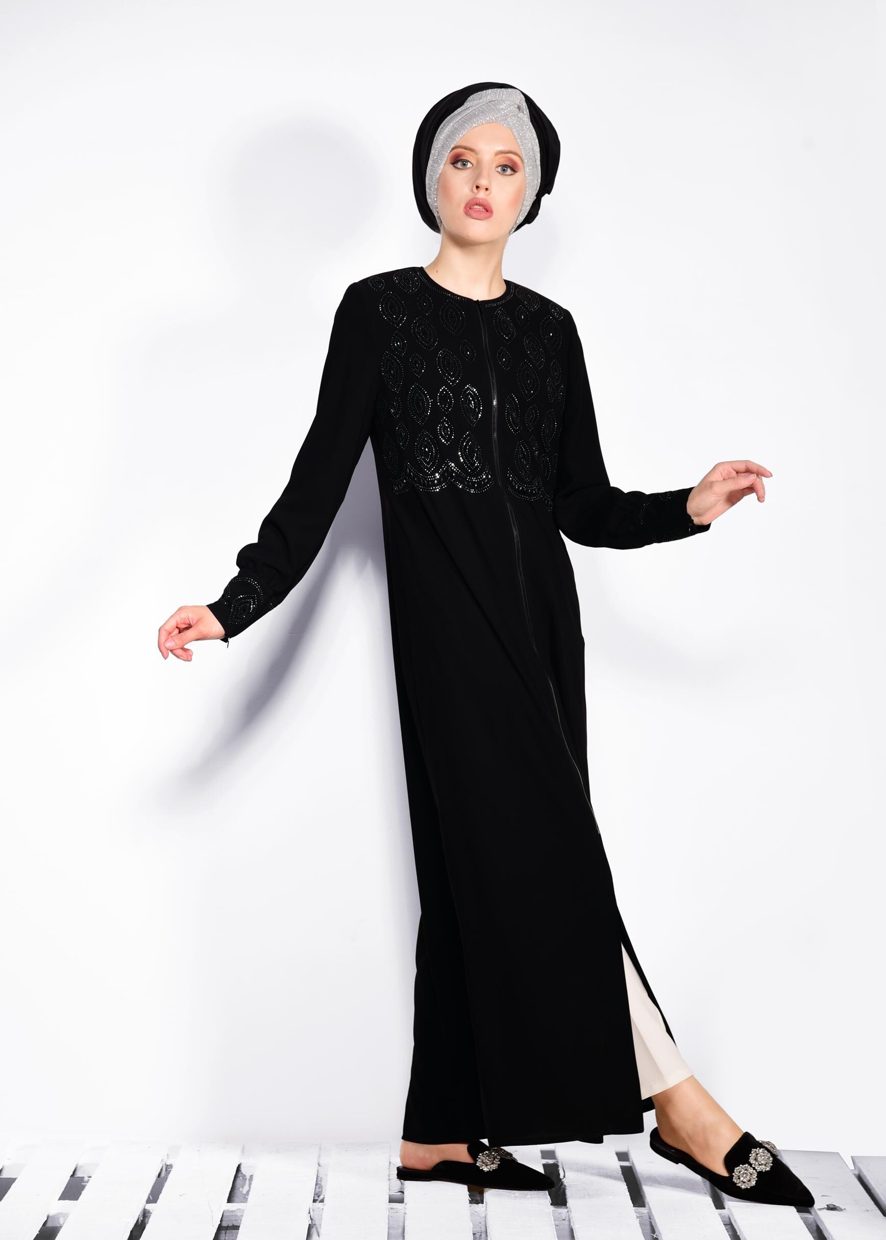 Tesettür giyim SİYAH TAŞ BASKILI FERACE 8275