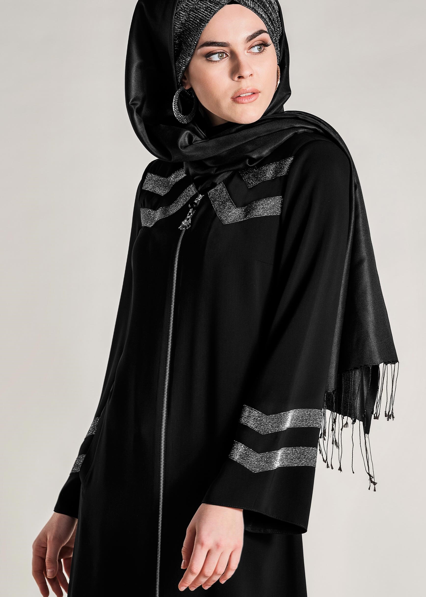 Tesettür giyim SİYAH SİMLİ FERMUARLI FERACE 8277 