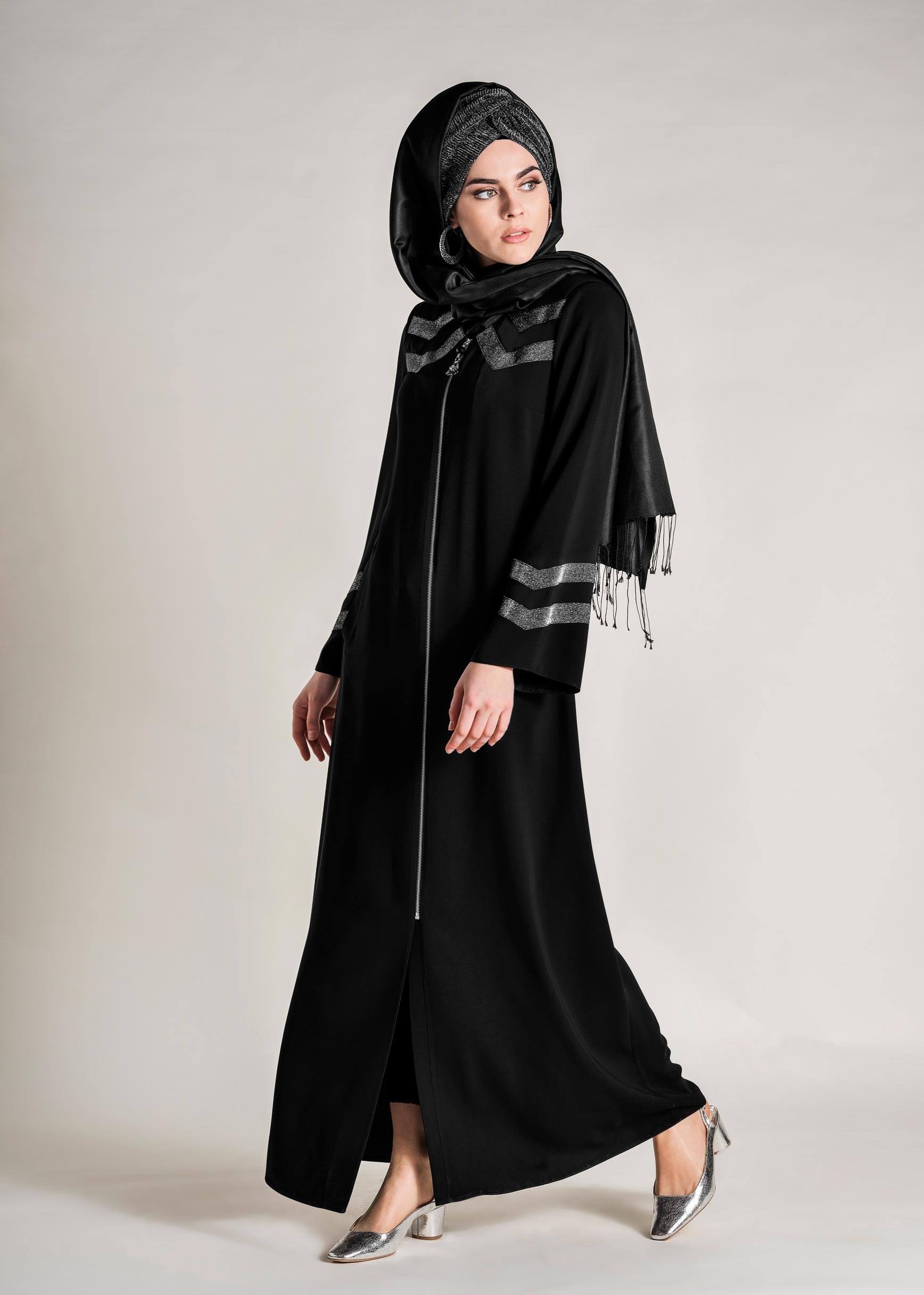 Tesettür giyim SİYAH SİMLİ FERMUARLI FERACE 8277 