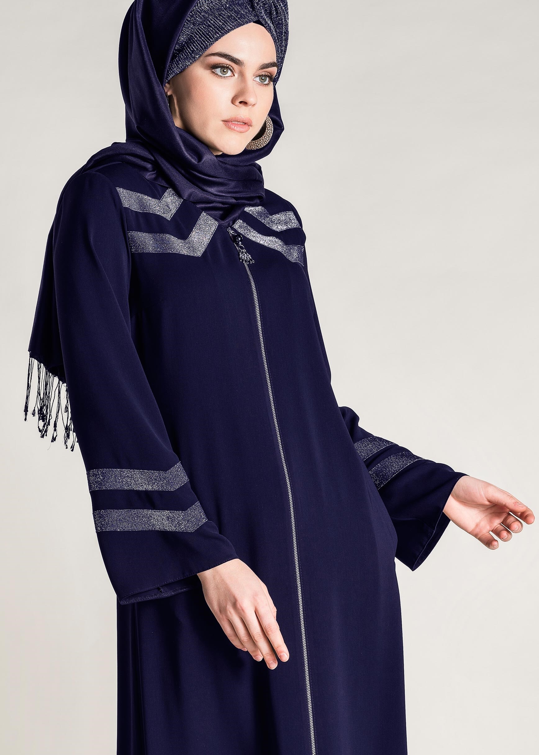 Tesettür giyim LACİVERT SİMLİ FERMUARLI FERACE 8277 