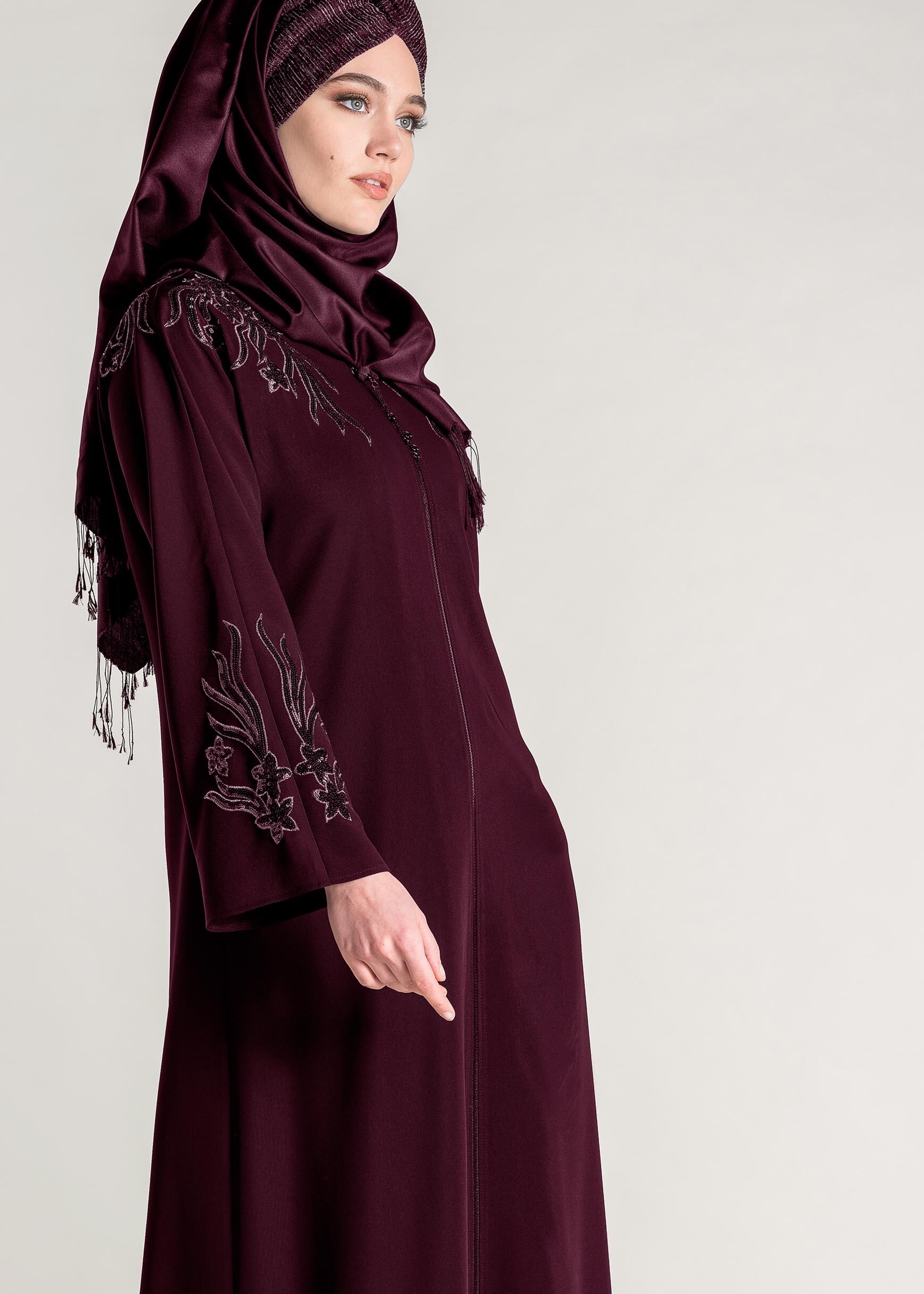 Tesettür giyim MÜRDÜM KOLLARI OMUZLAR PUL İŞLEMELİ FERACE 8279