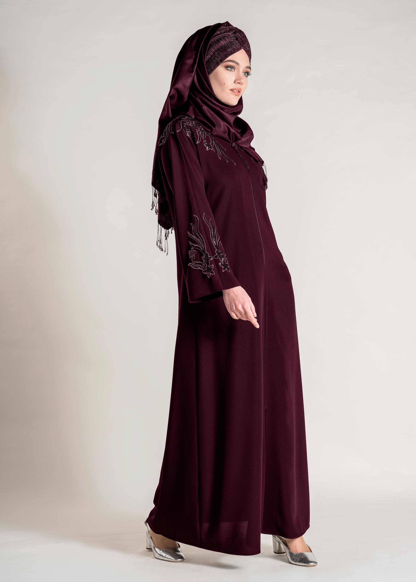 Tesettür giyim MÜRDÜM KOLLARI OMUZLAR PUL İŞLEMELİ FERACE 8279