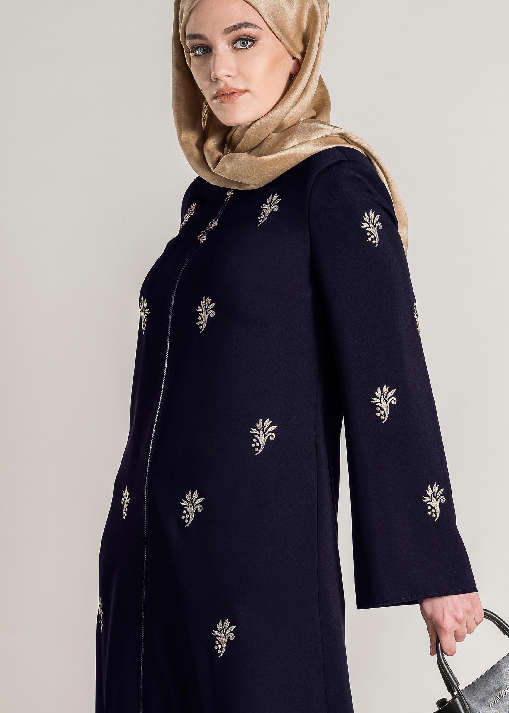 Tesettür giyim LACİVERT NAKIŞLI FERMUARLI FERACE 8280 