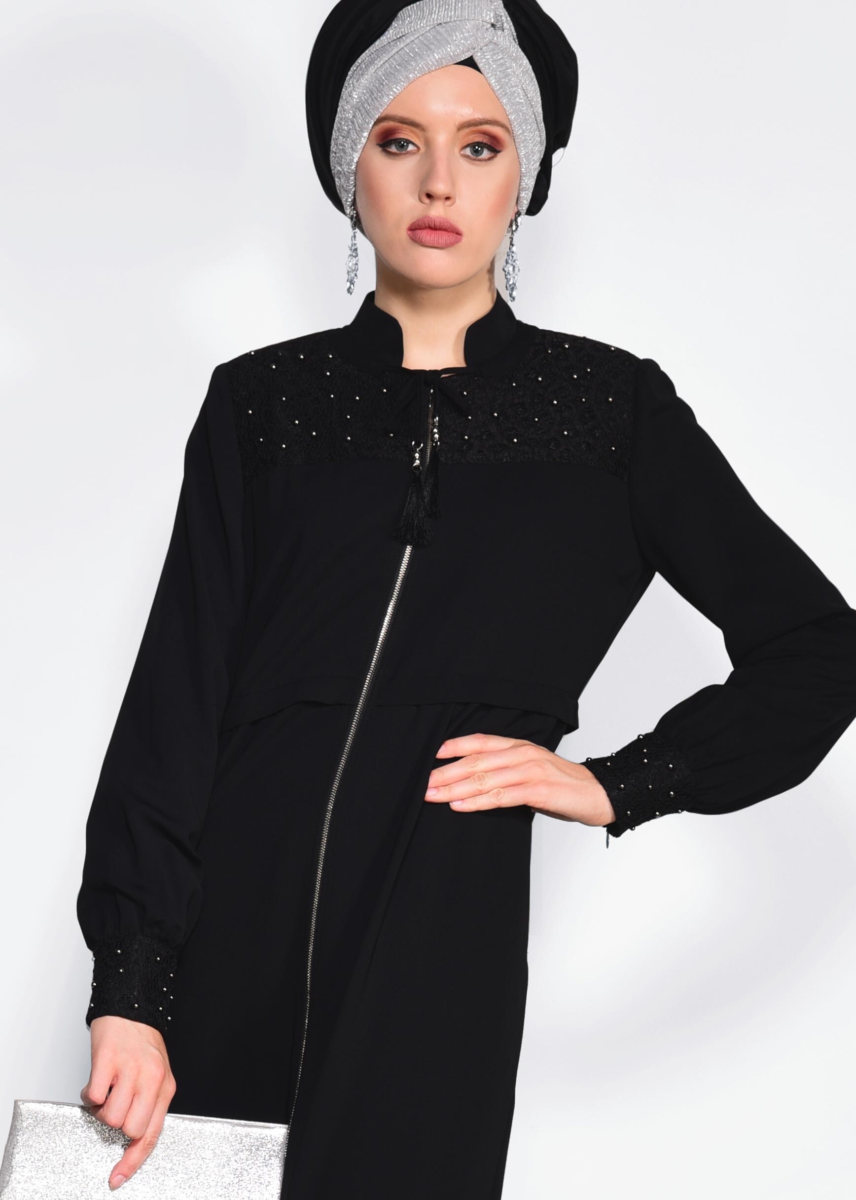 Tesettür giyim SİYAH OMUZ VE MANŞET BONCUK İŞLEMELİ FERACE 8281 