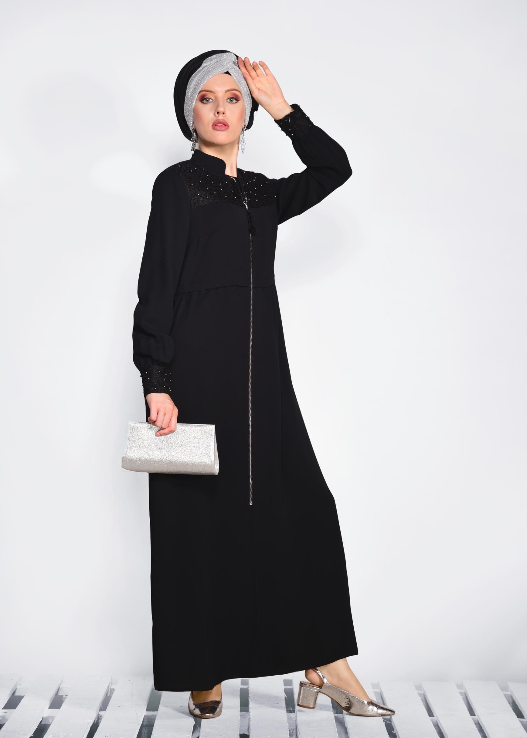 Tesettür giyim SİYAH OMUZ VE MANŞET BONCUK İŞLEMELİ FERACE 8281 