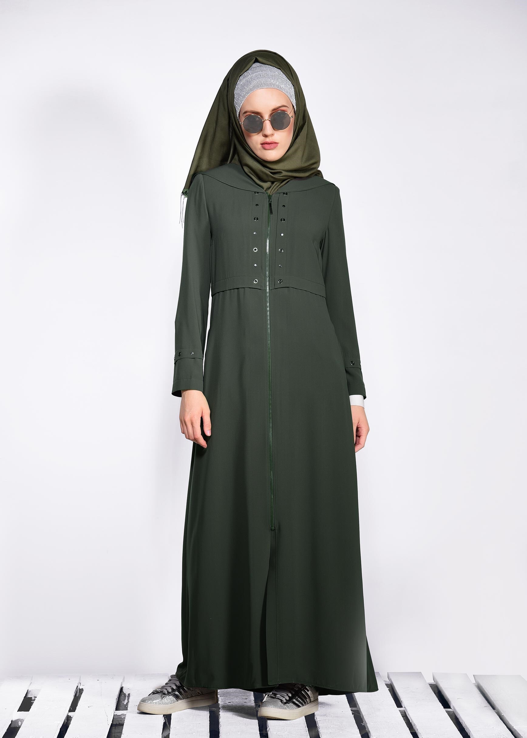 Tesettür giyim HAKİ KAPÜŞONLU VE FERMUARLI FERACE 8288