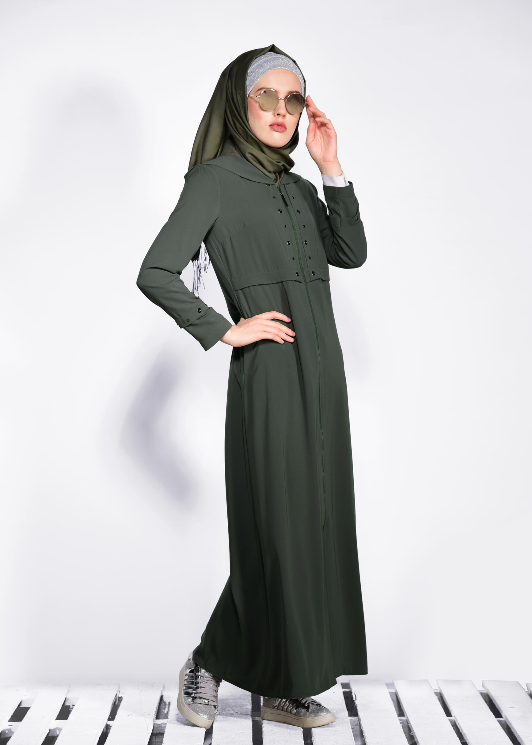 Tesettür giyim HAKİ KAPÜŞONLU VE FERMUARLI FERACE 8288