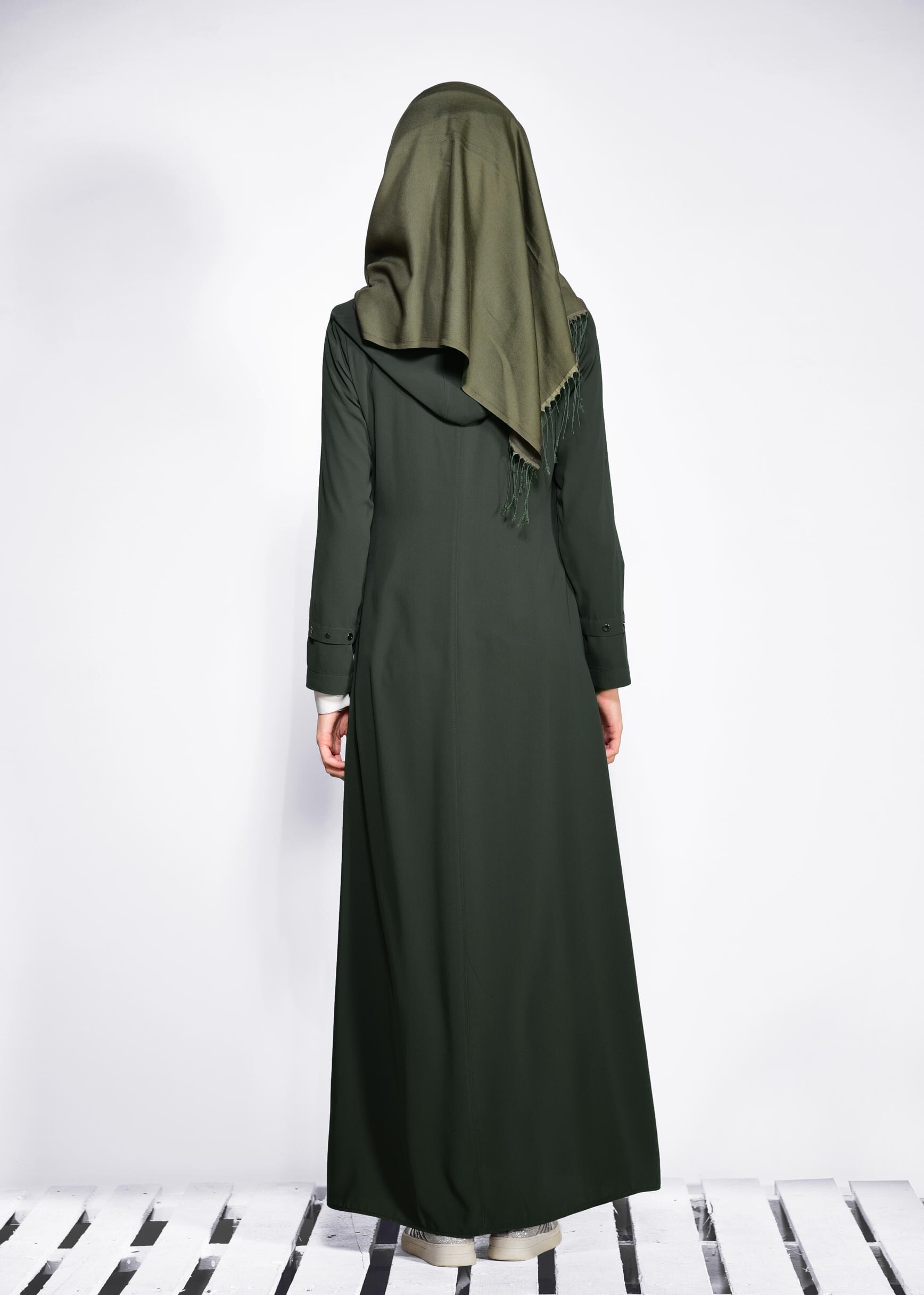 Tesettür giyim HAKİ KAPÜŞONLU VE FERMUARLI FERACE 8288