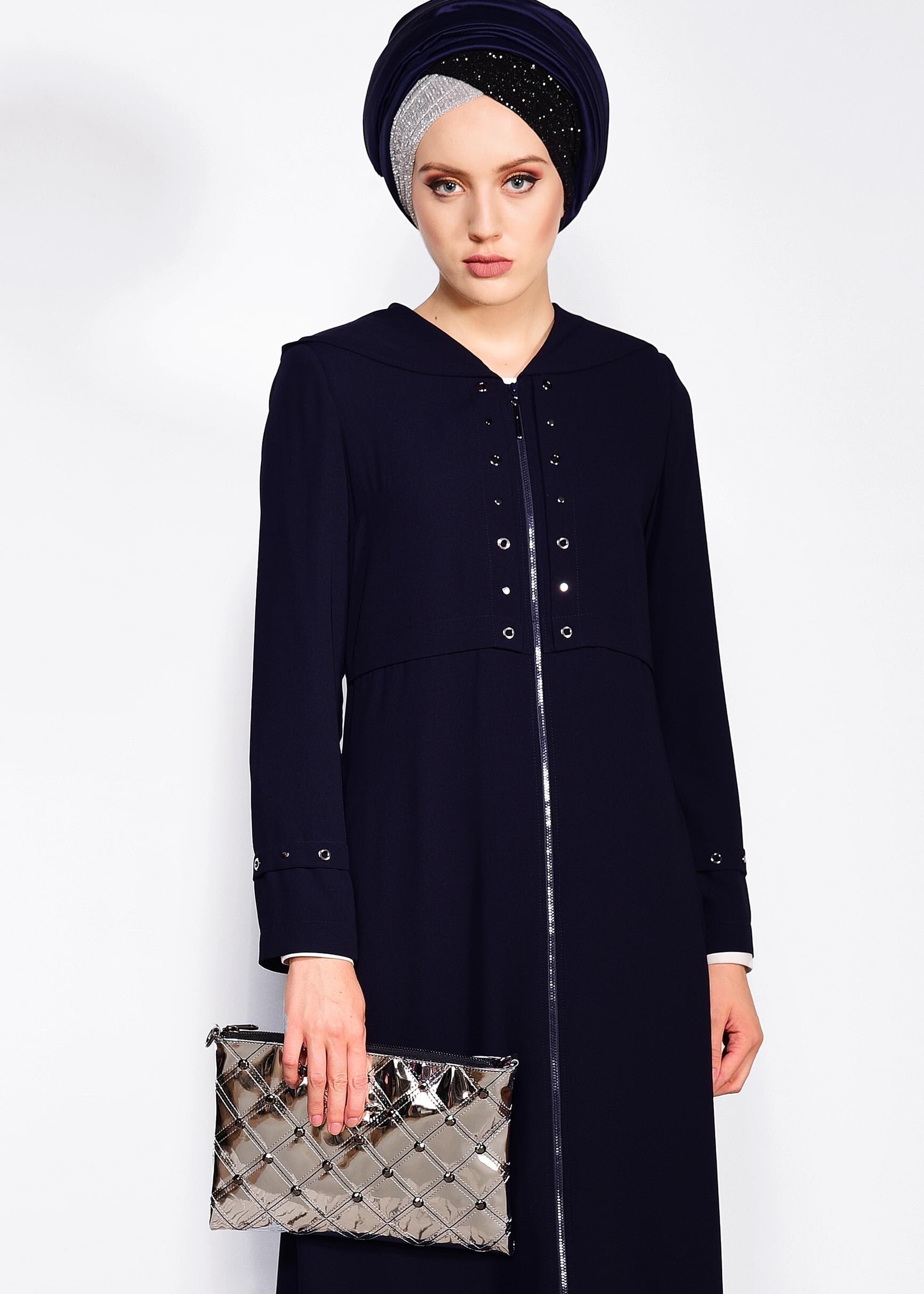 Tesettür giyim LACİVERT KAPÜŞONLU VE FERMUARLI FERACE 8288