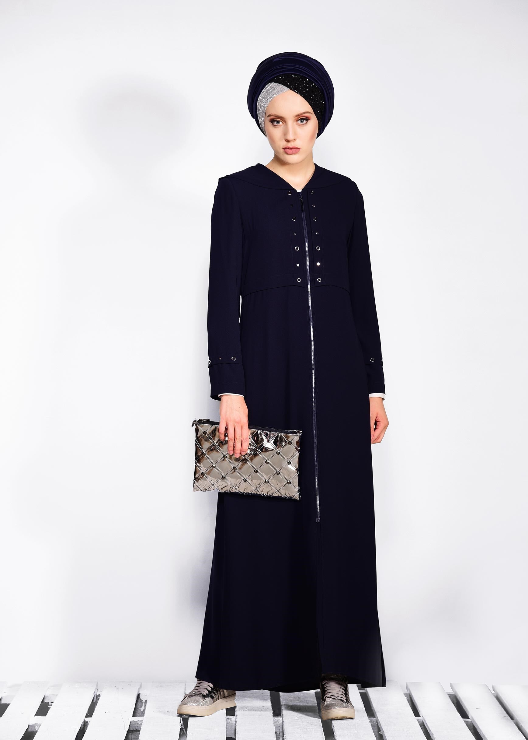 Tesettür giyim LACİVERT KAPÜŞONLU VE FERMUARLI FERACE 8288