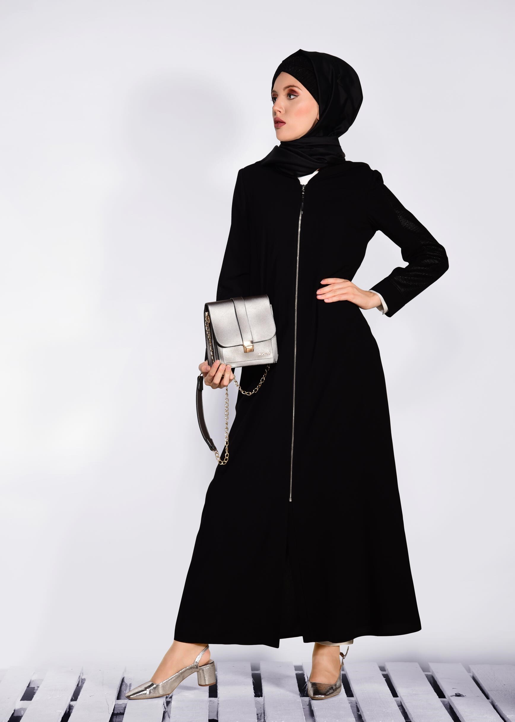 Tesettür giyim SİYAH KOLLARI VE KAPÜŞONU FİLE DETAYLI FERACE 8292 