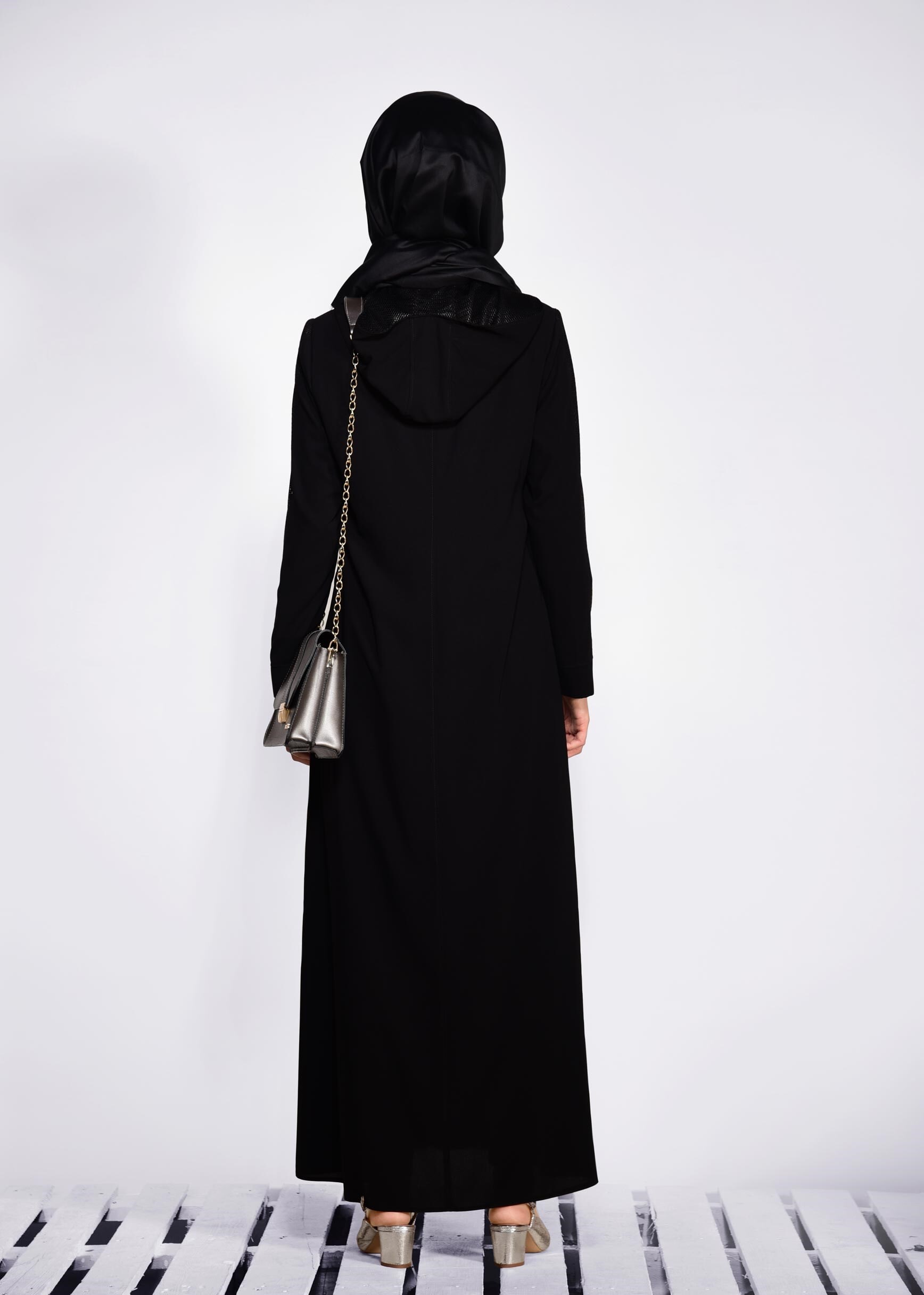 Tesettür giyim SİYAH KOLLARI VE KAPÜŞONU FİLE DETAYLI FERACE 8292 