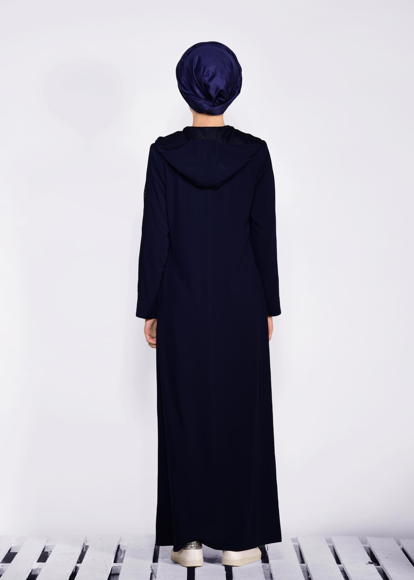Tesettür giyim LACİVERT KOLLARI VE KAPÜŞONU FİLE DETAYLI FERACE 8292 