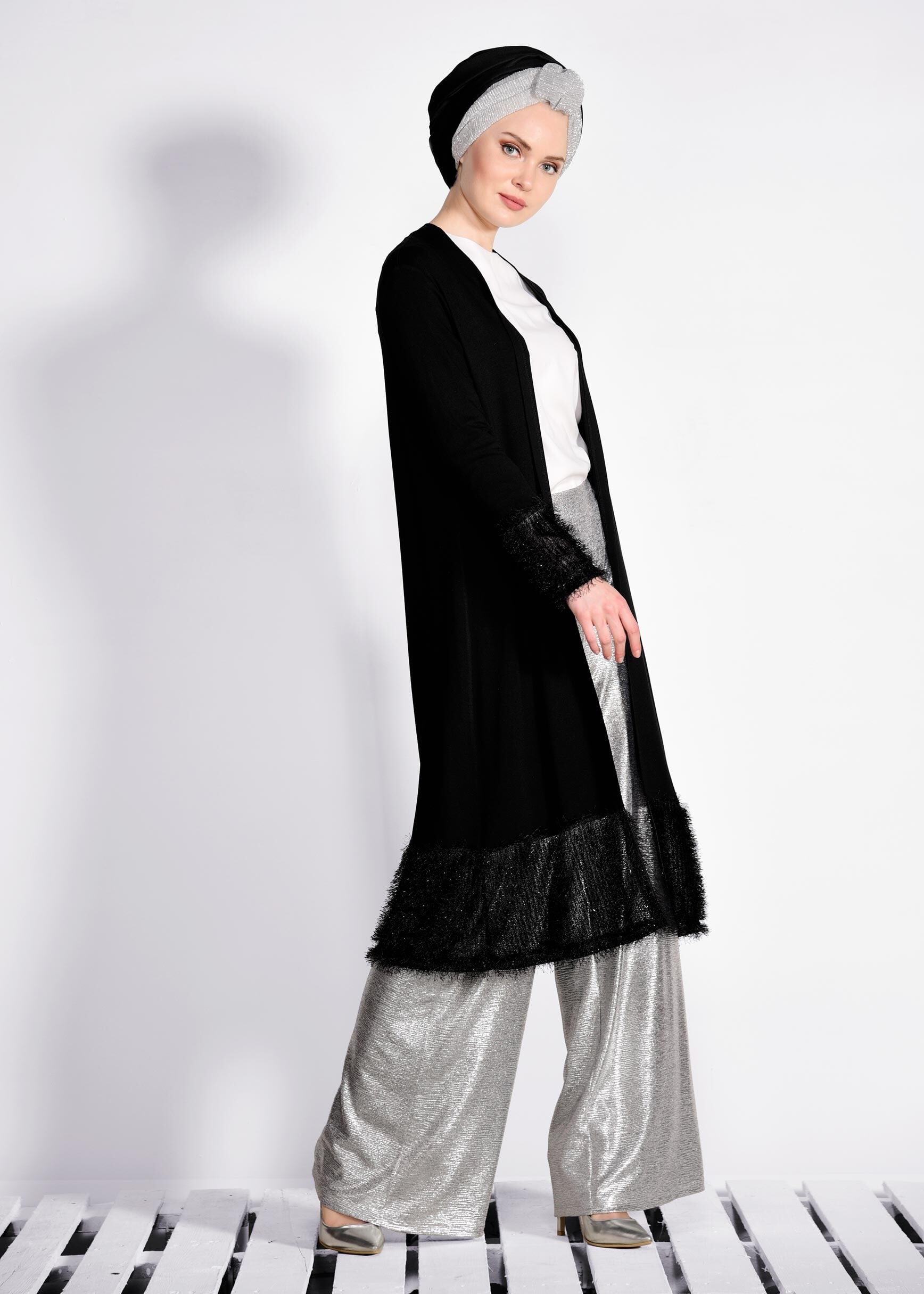 Tesettür giyim SİYAH ETEK UCU SAÇAKLI HIRKA 4123