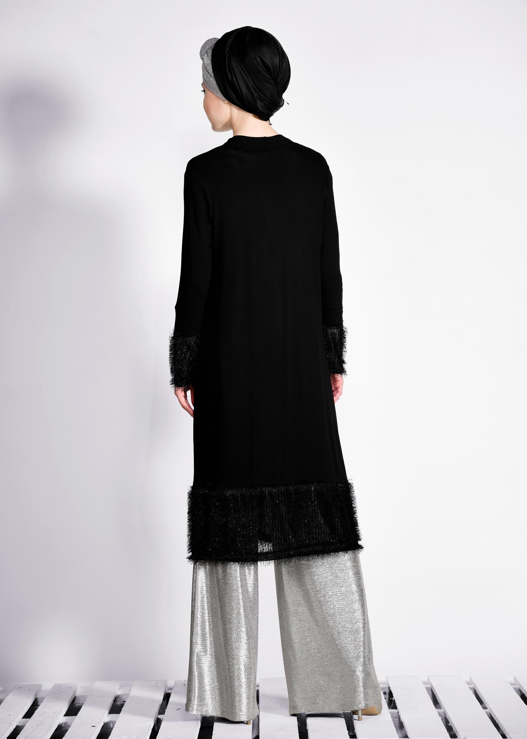 Tesettür giyim SİYAH ETEK UCU SAÇAKLI HIRKA 4123