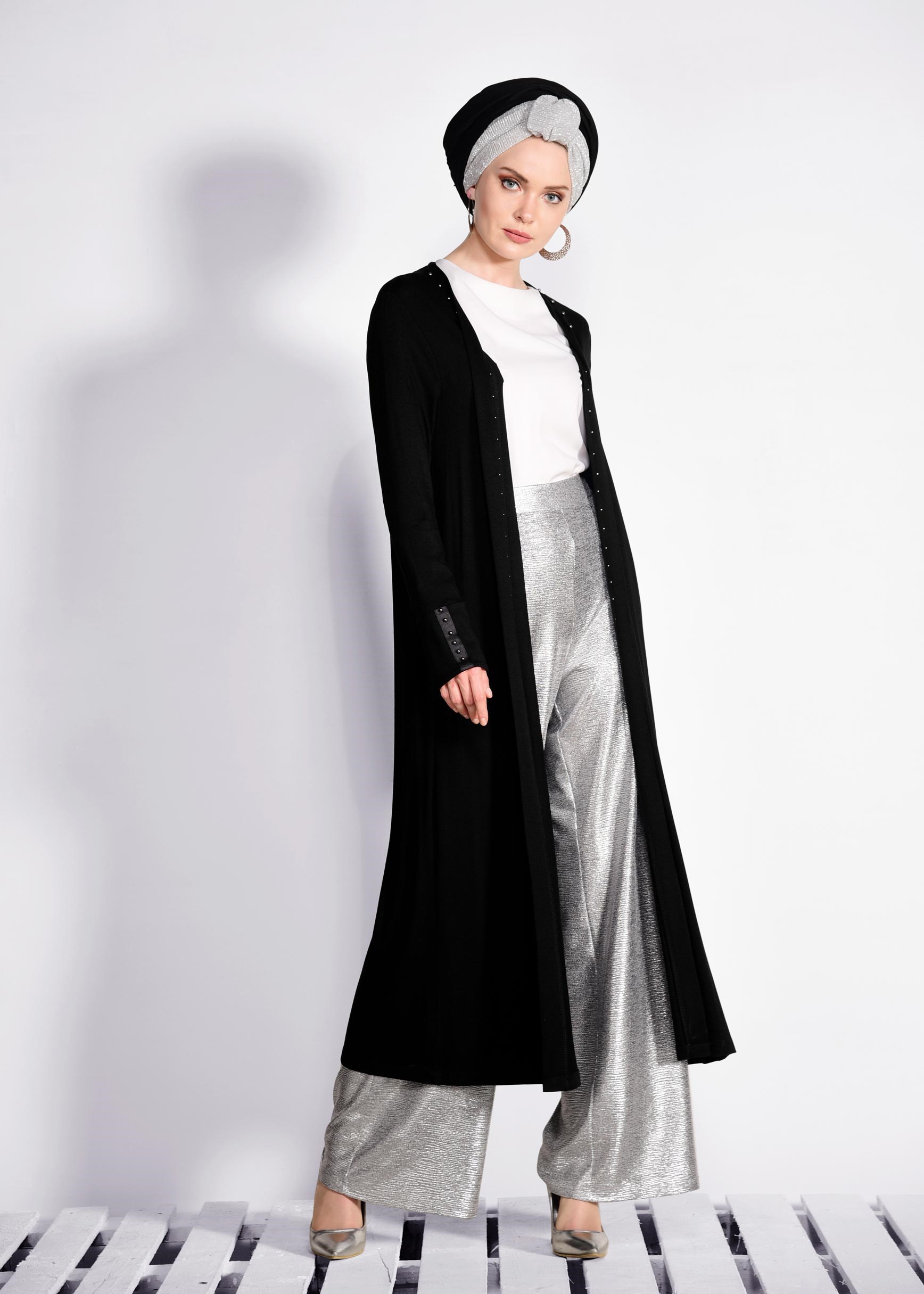 Tesettür giyim SİYAH İNCİ İŞLEMELİ HIRKA 4194