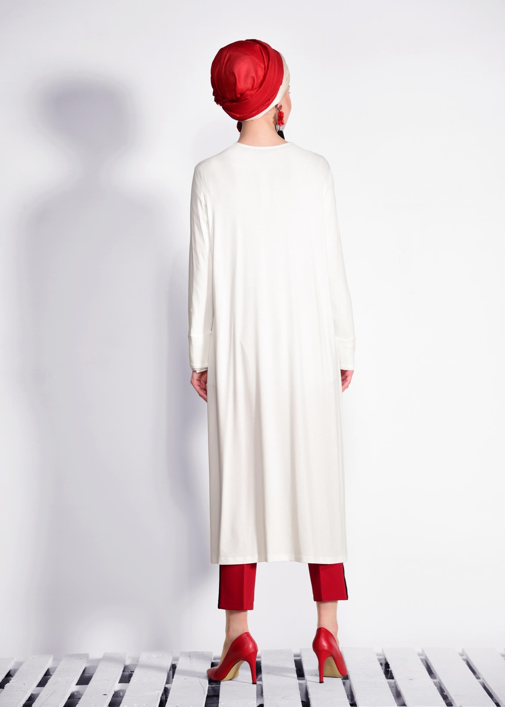 Tesettür giyim BEYAZ İNCİ İŞLEMELİ HIRKA 4194