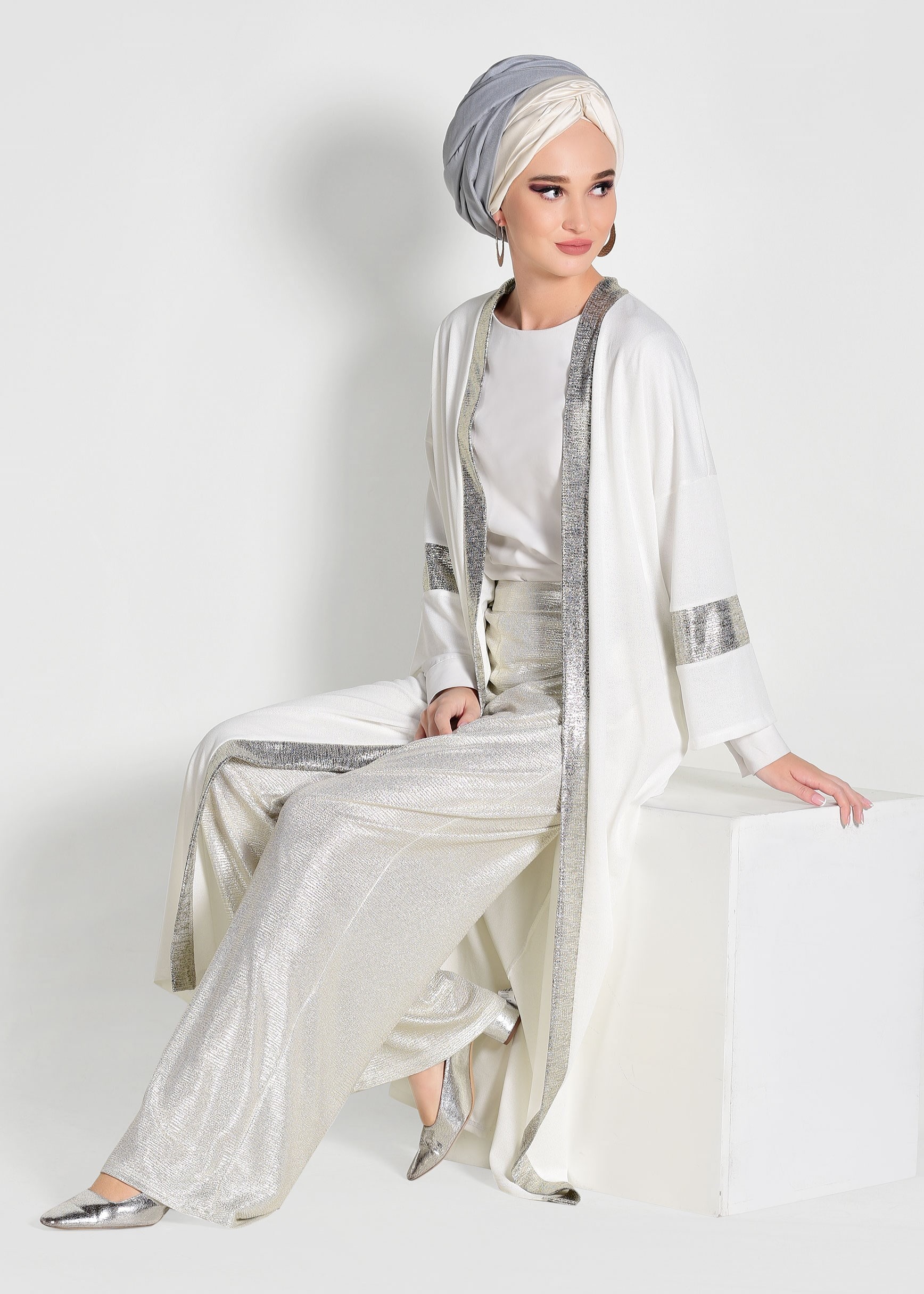 Tesettür giyim EKRU ÖRME CREP SİMLİ HIRKA 4408